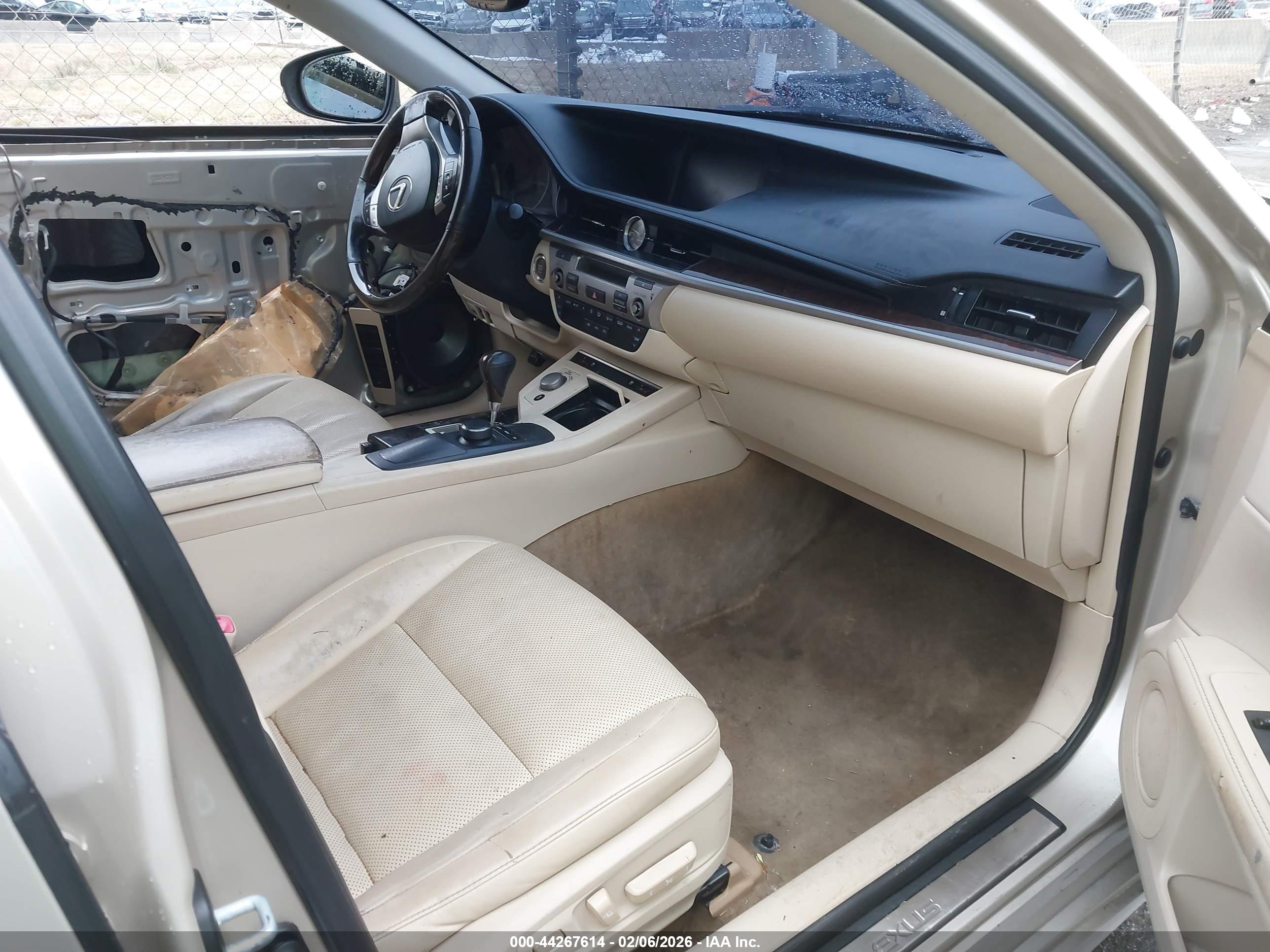 LEXUS ES image 5