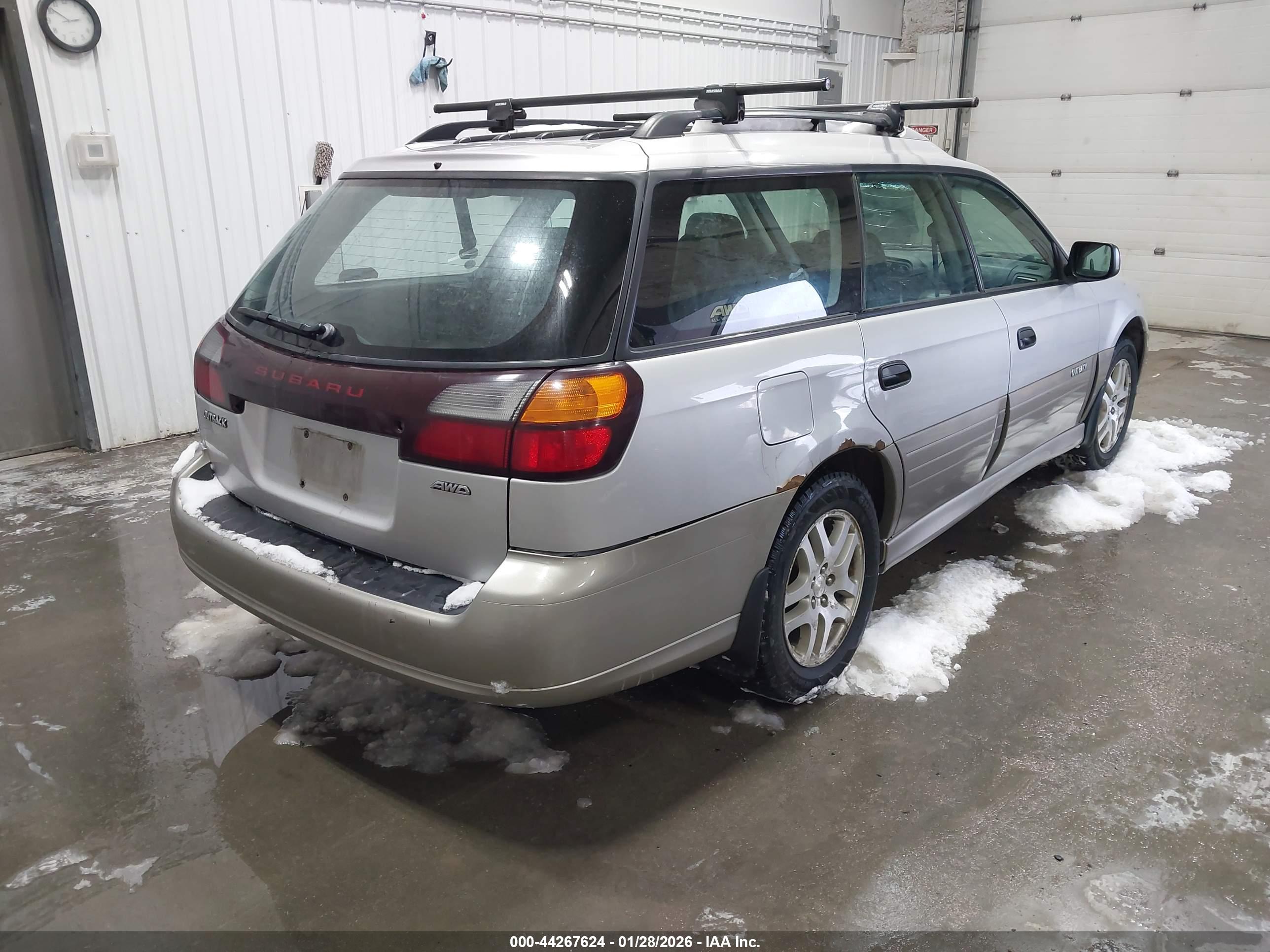 SUBARU OUTBACK image 4