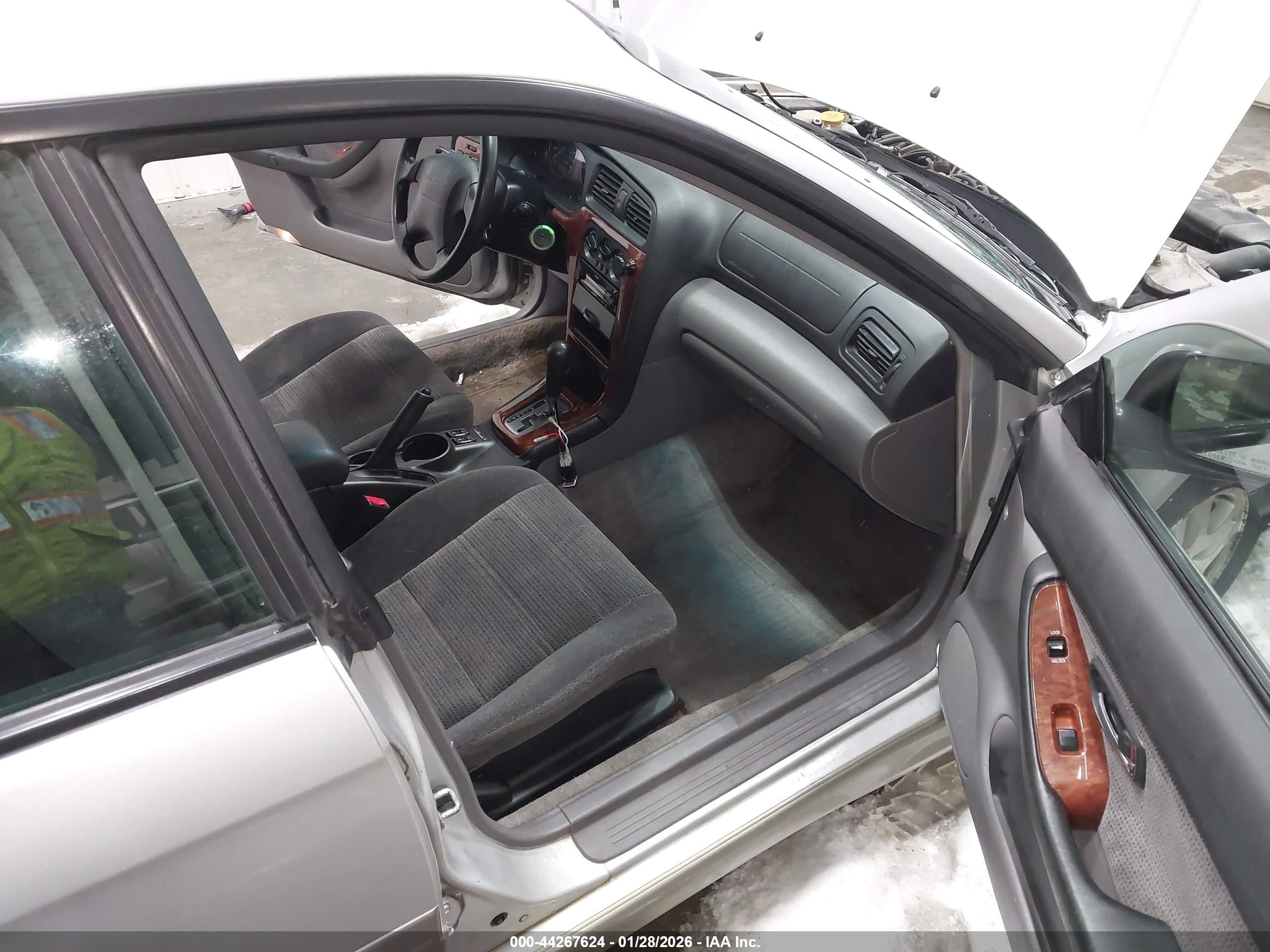 SUBARU OUTBACK image 5