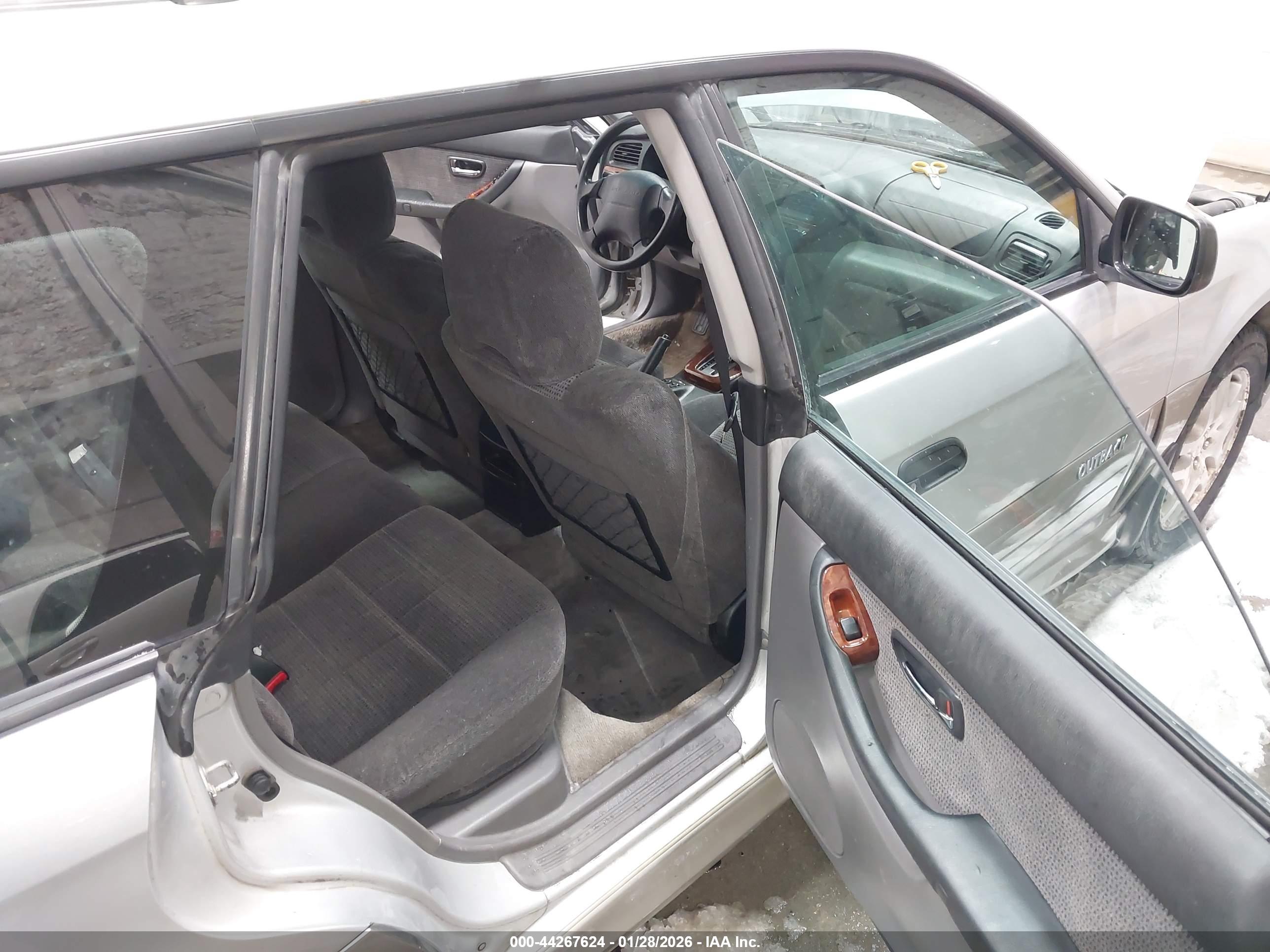 SUBARU OUTBACK image 8