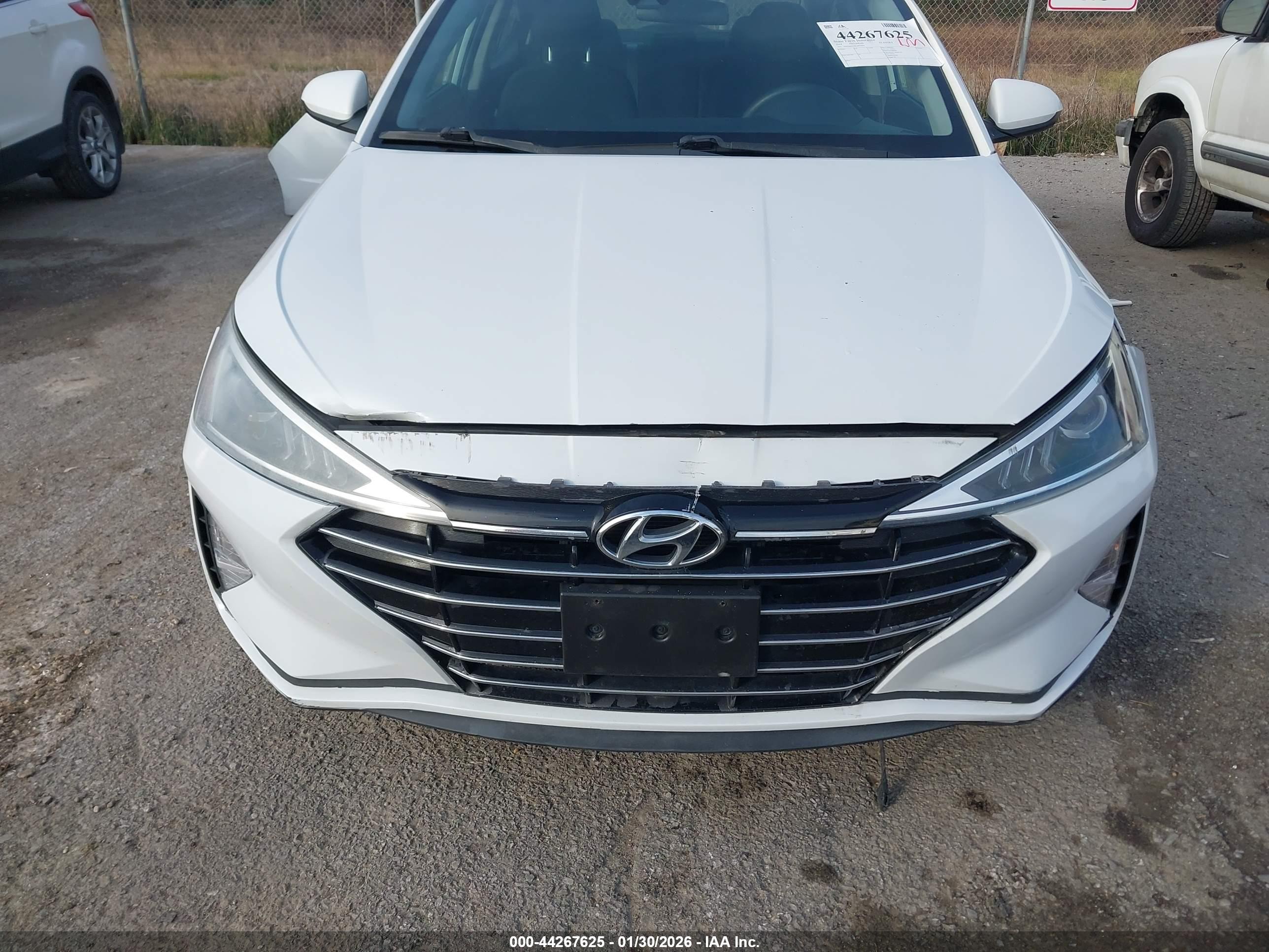 HYUNDAI ELANTRA image 10