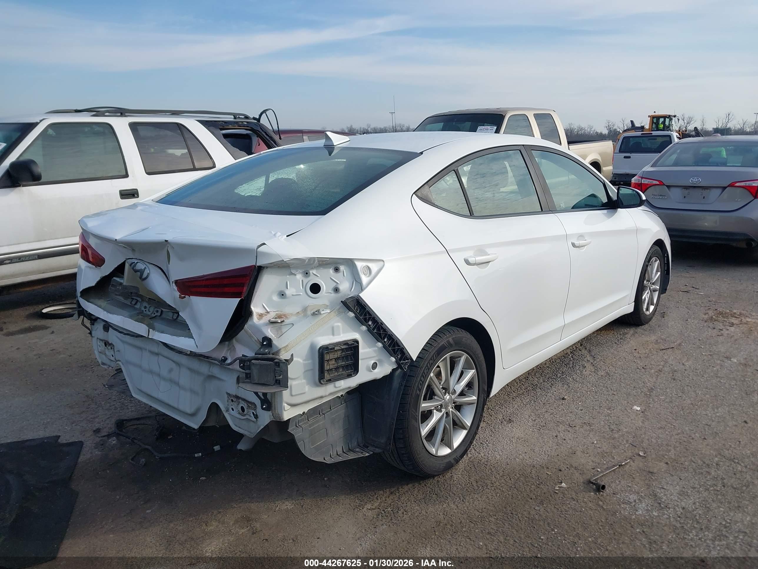 HYUNDAI ELANTRA image 4