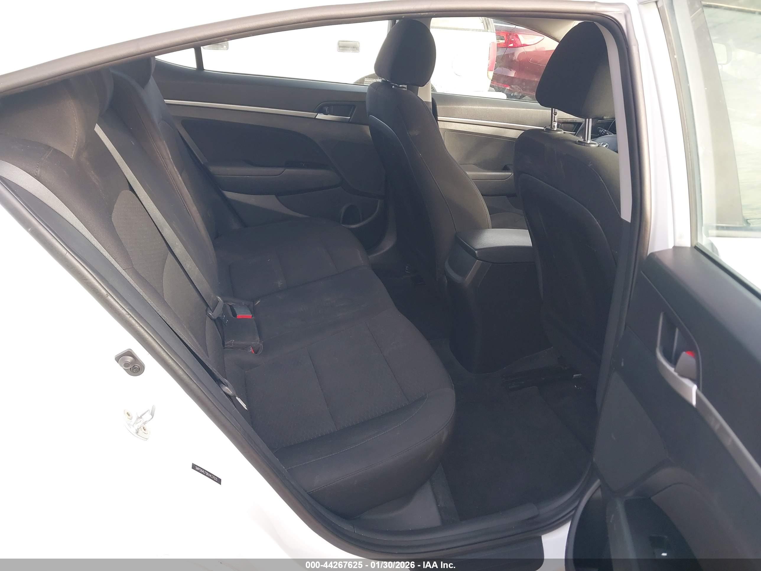 HYUNDAI ELANTRA image 8