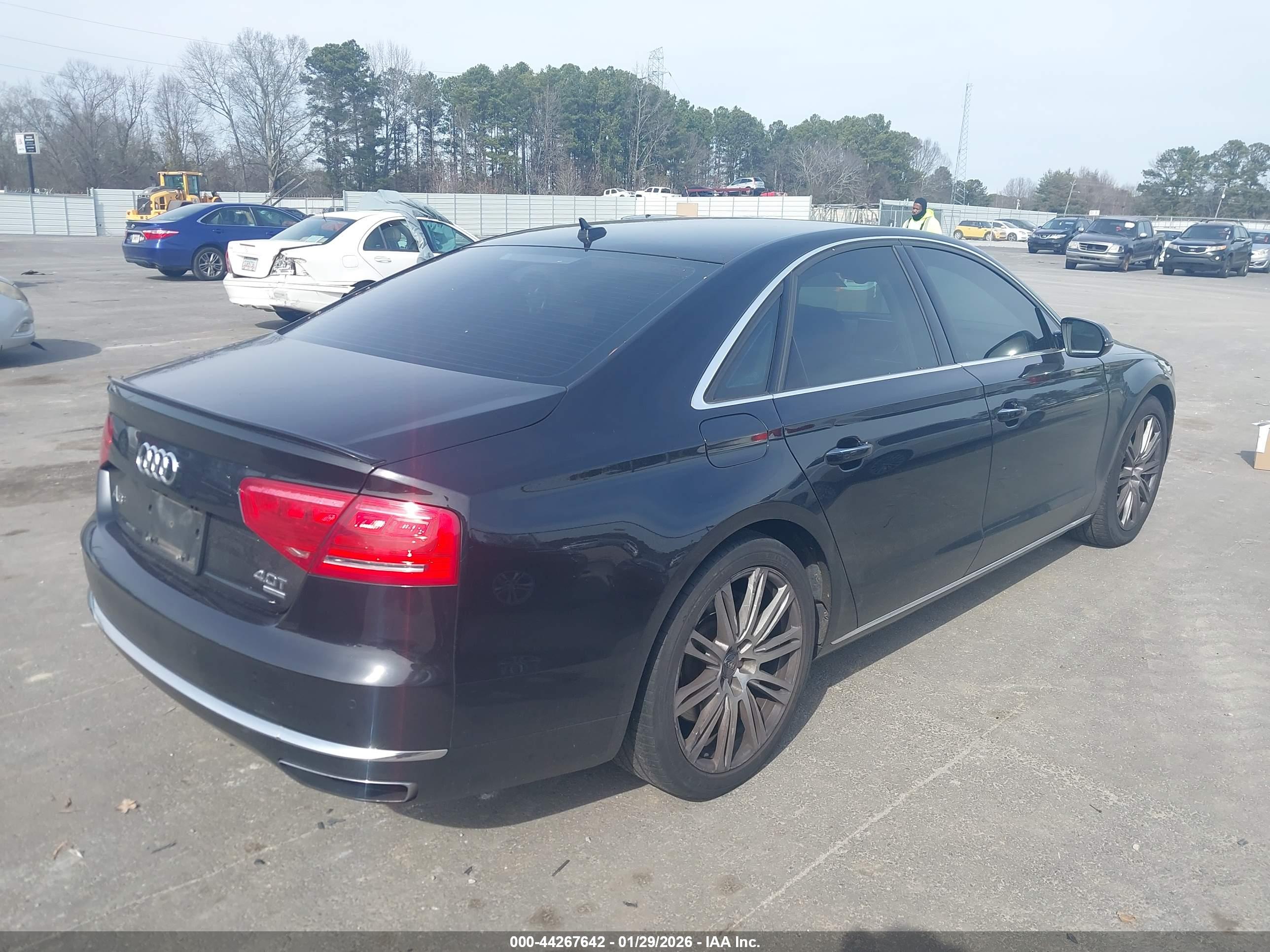 AUDI A8 image 4