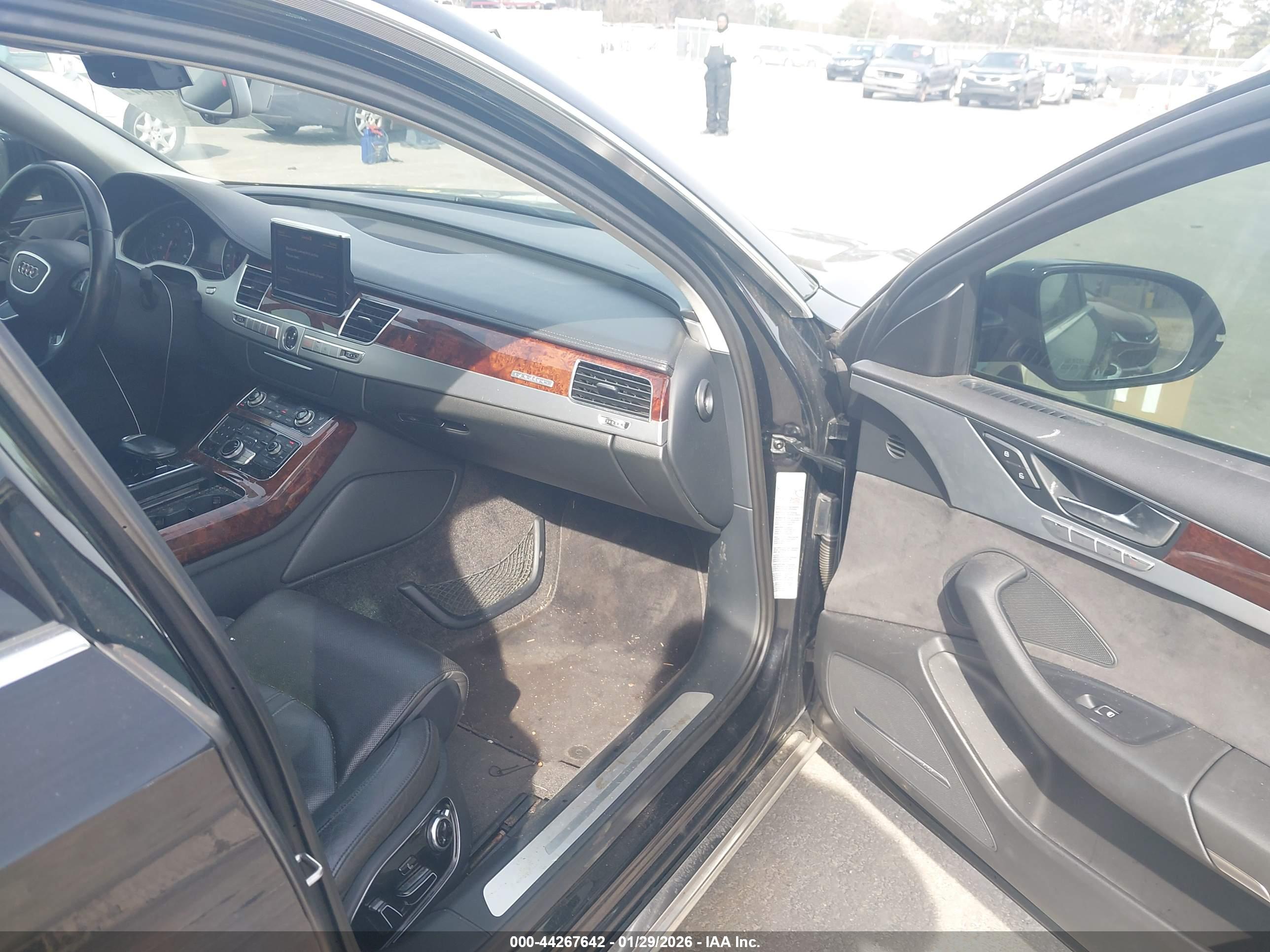 AUDI A8 image 5