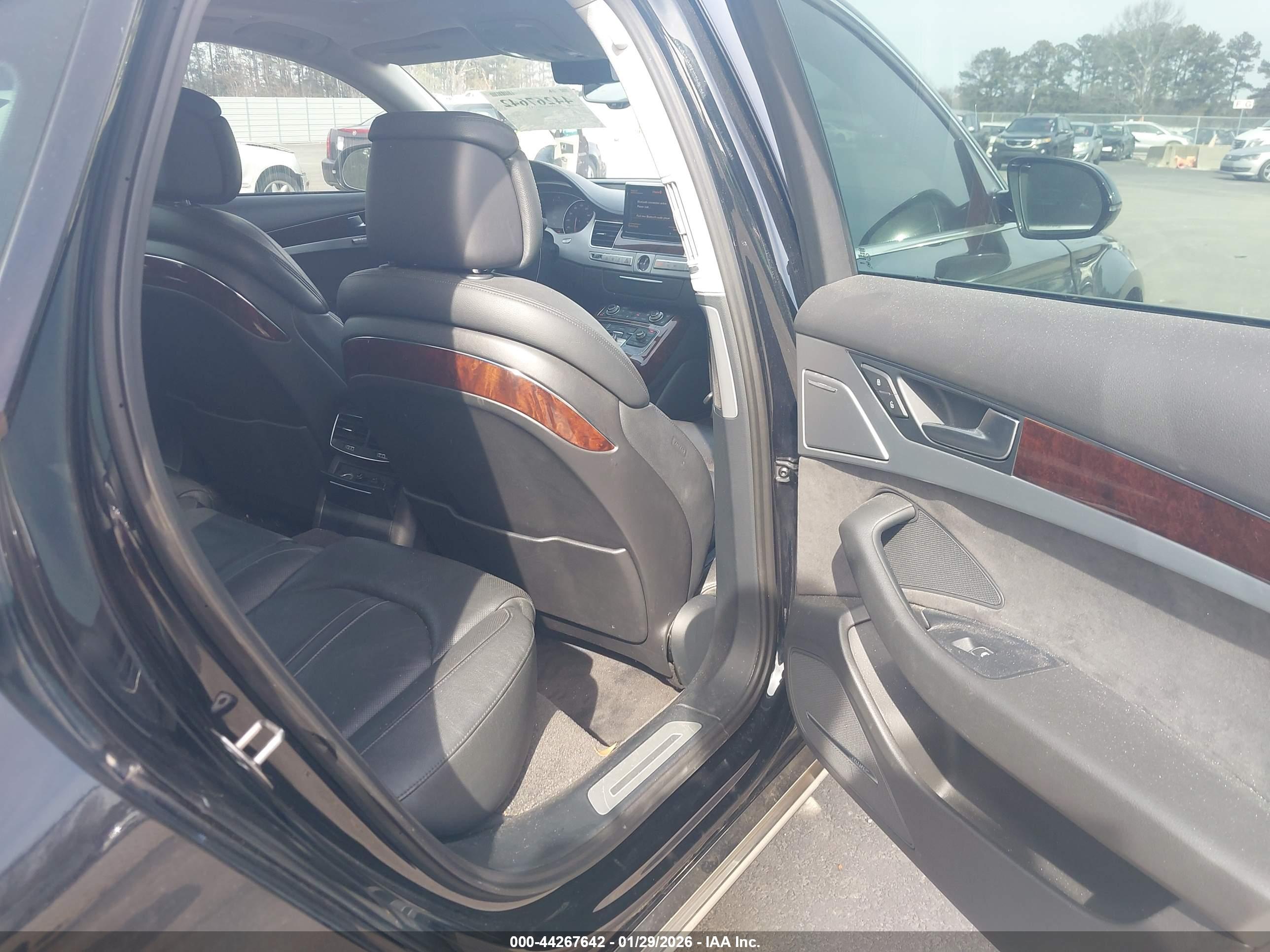 AUDI A8 image 8