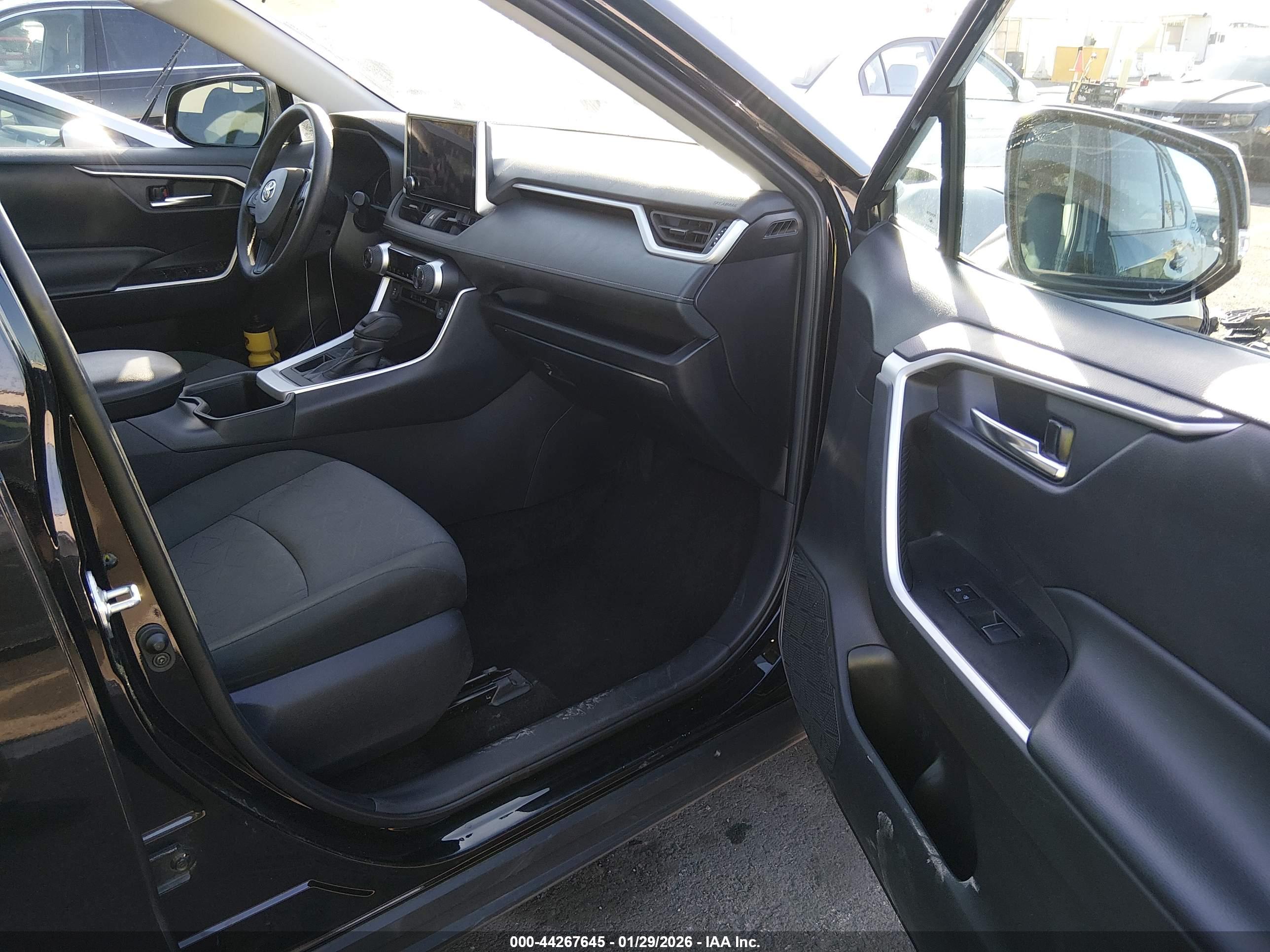 TOYOTA RAV4 image 5