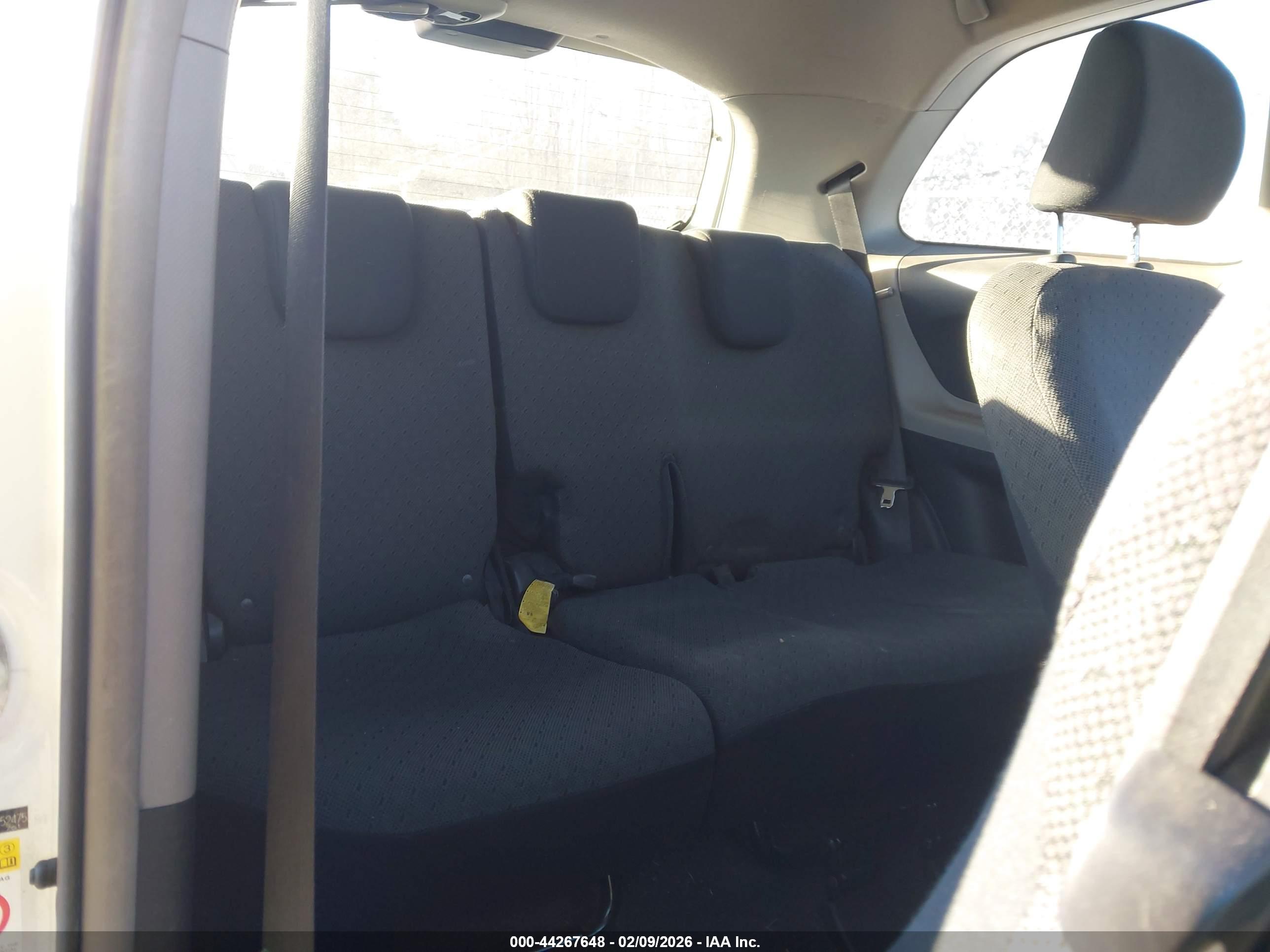 TOYOTA YARIS image 8