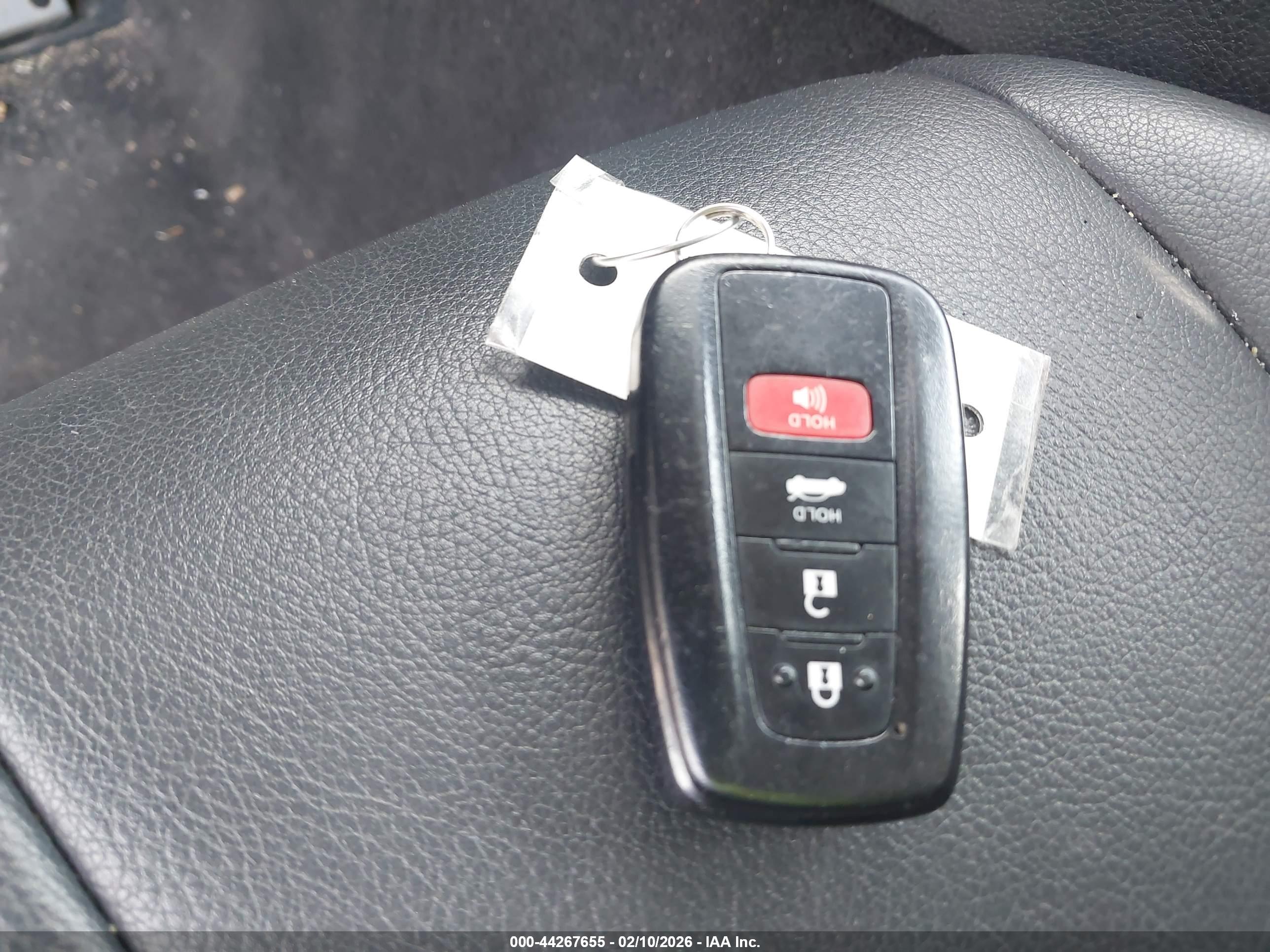 TOYOTA CAMRY image 11