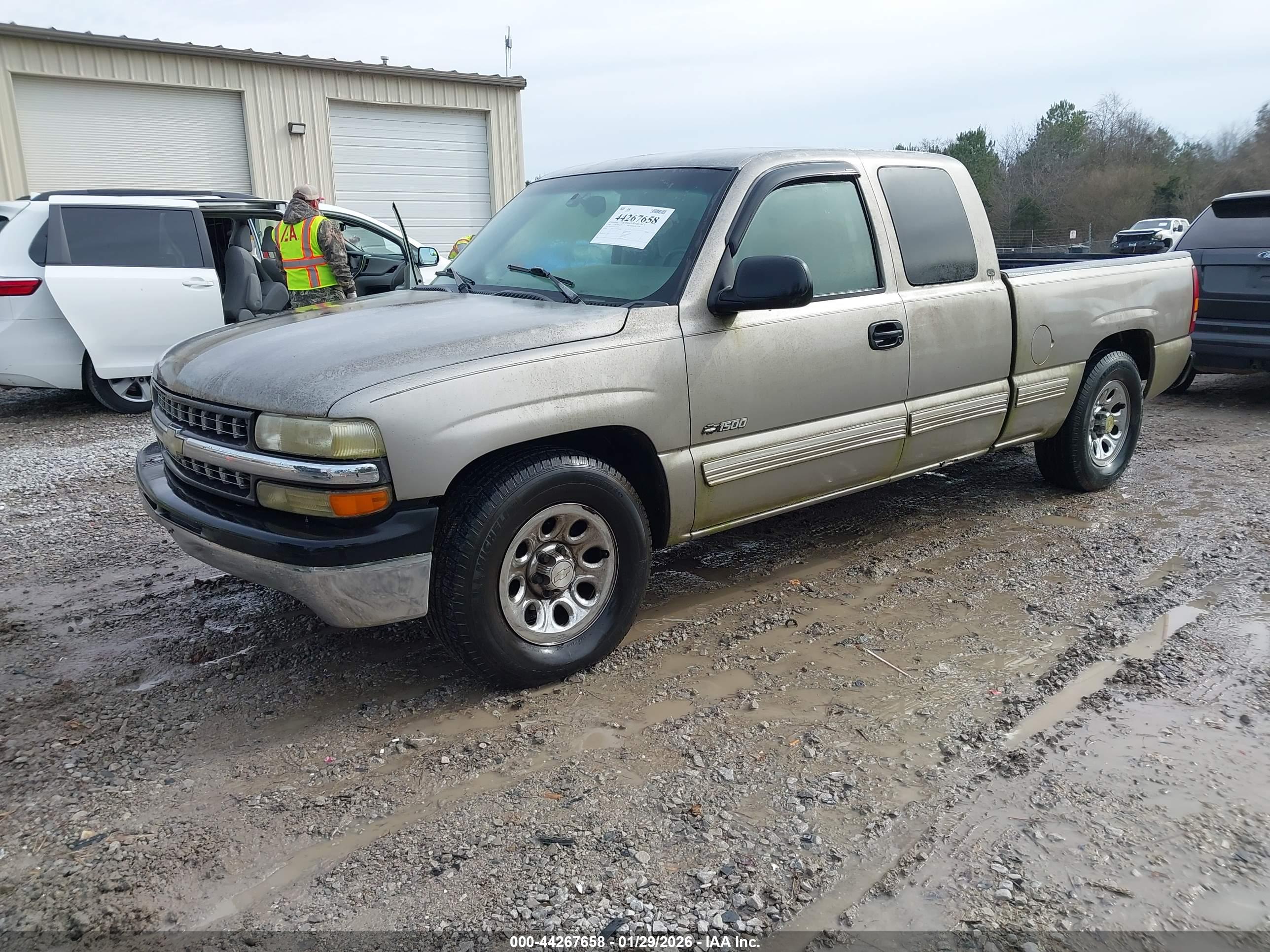 CHEVROLET SILVERADO image 2