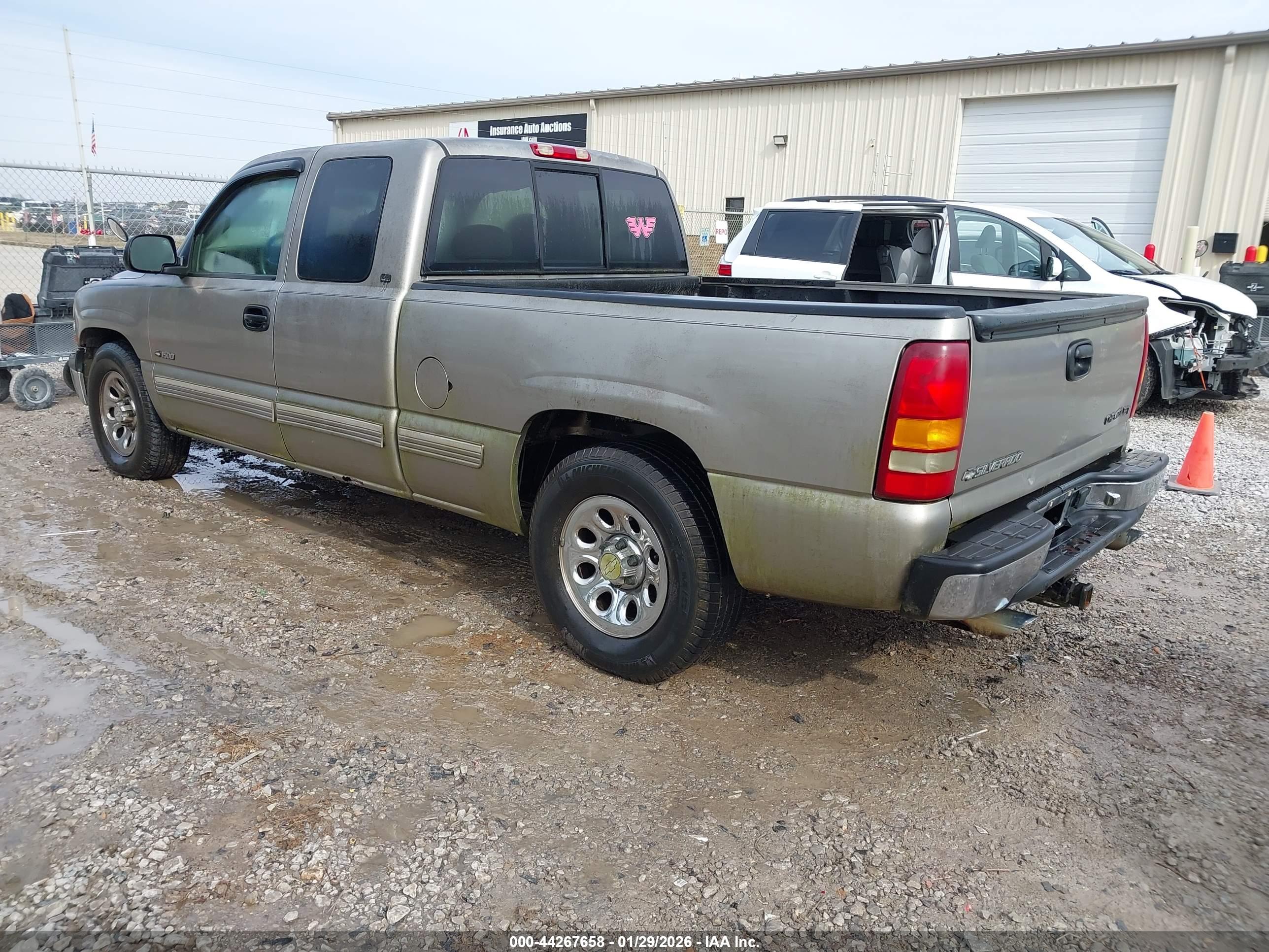 CHEVROLET SILVERADO image 3
