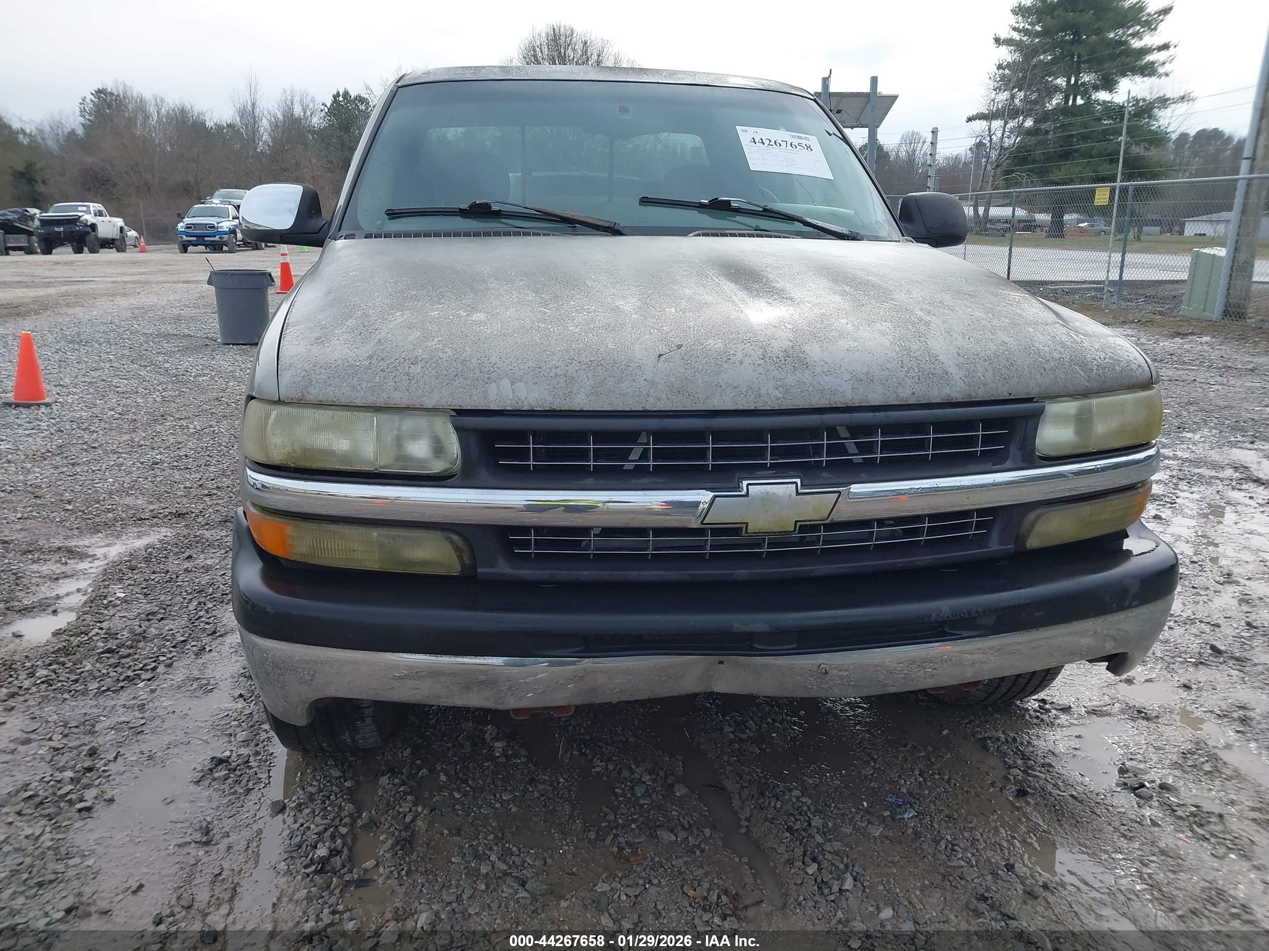 CHEVROLET SILVERADO image 6