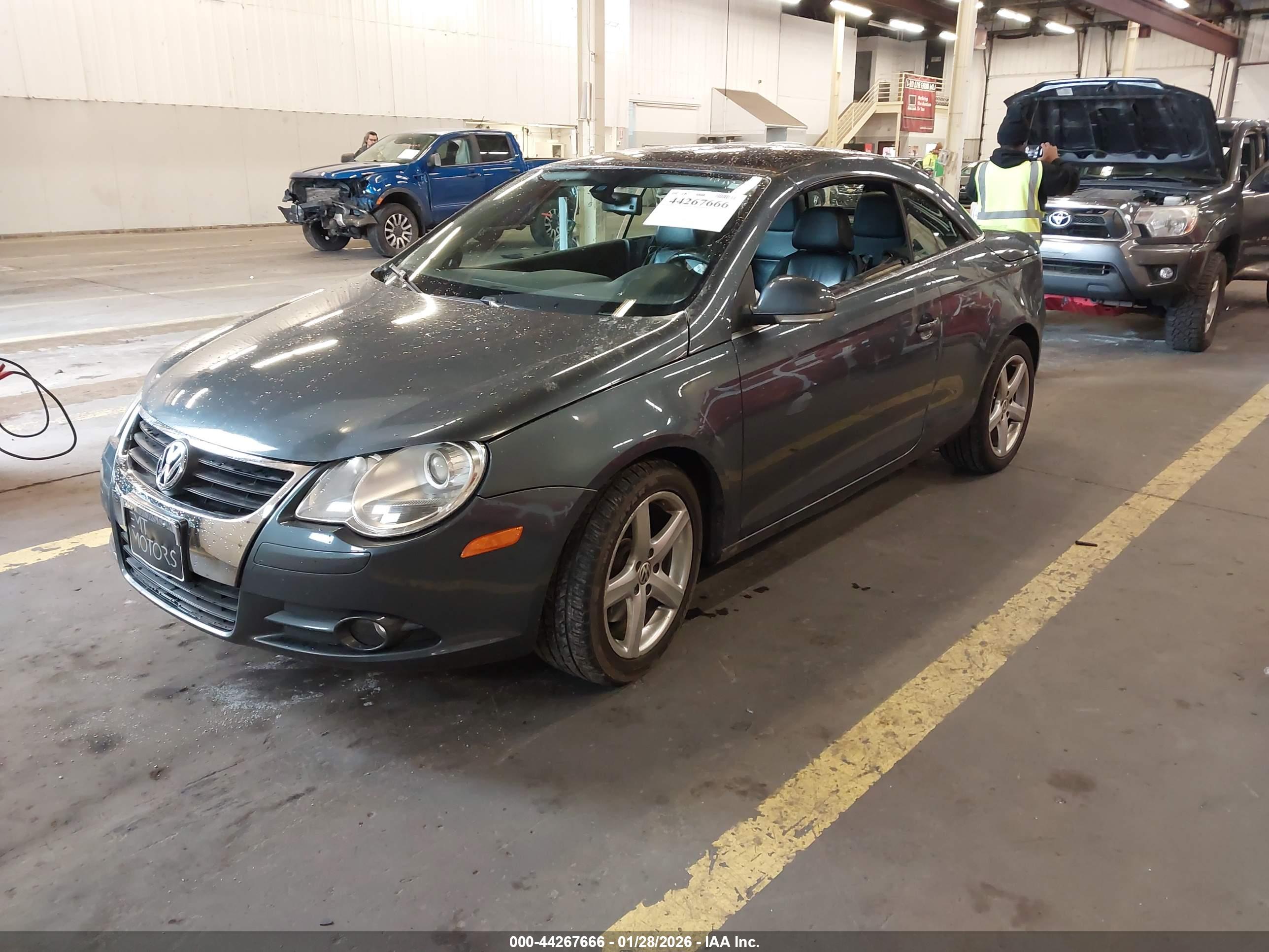 VOLKSWAGEN EOS image 2