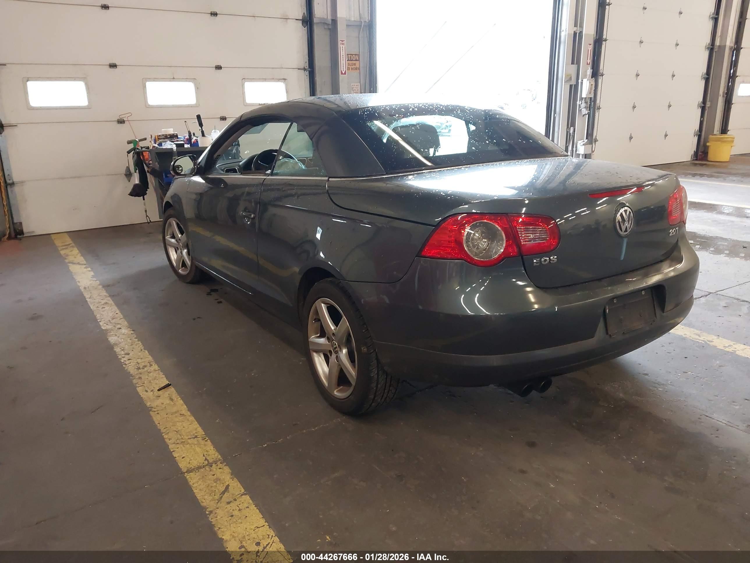 VOLKSWAGEN EOS image 3