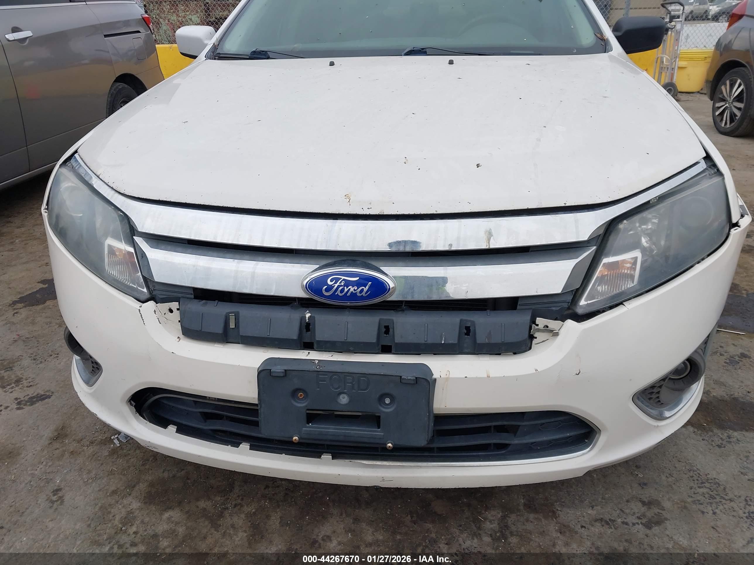 FORD FUSION image 6
