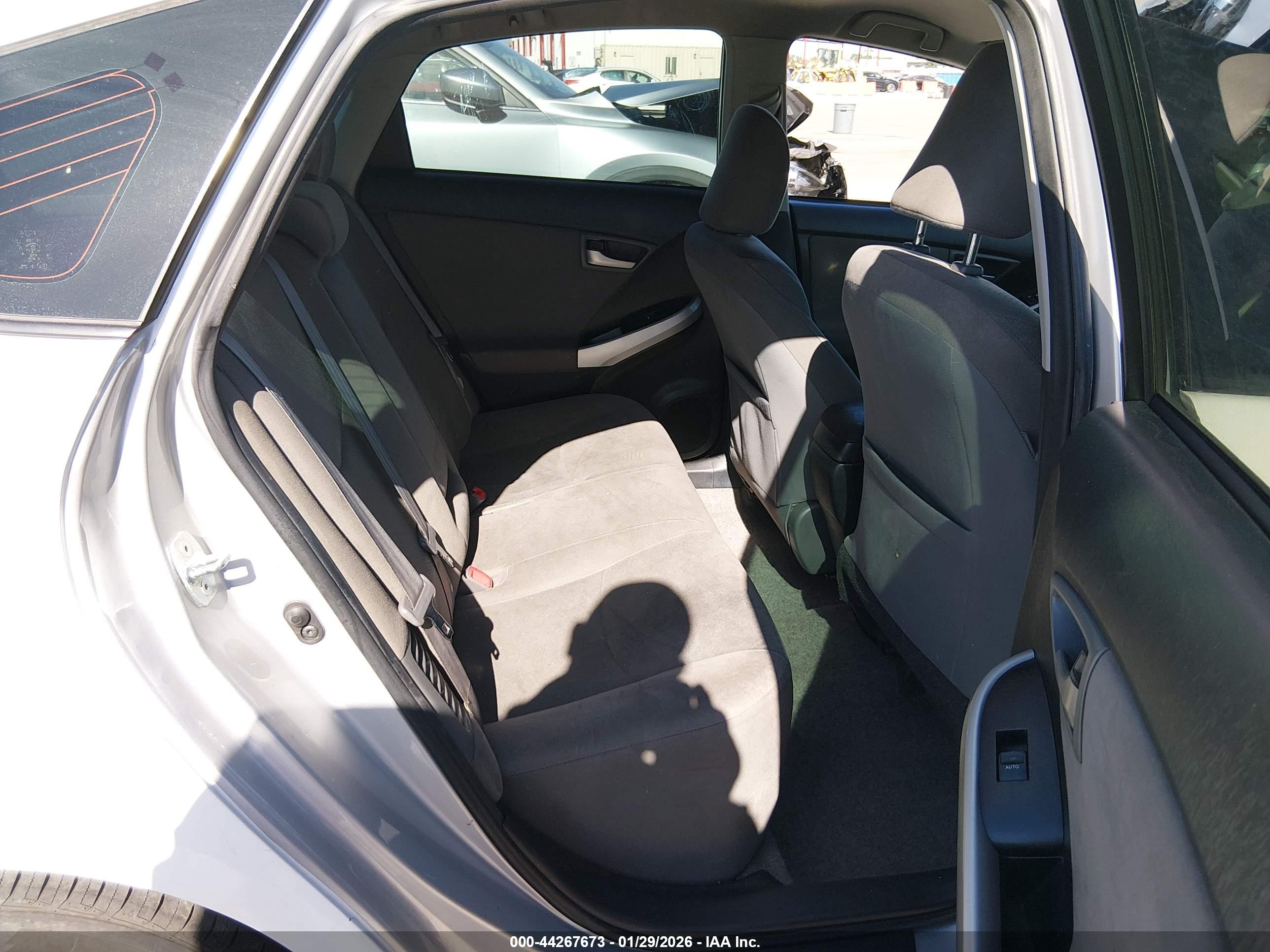 TOYOTA PRIUS image 8