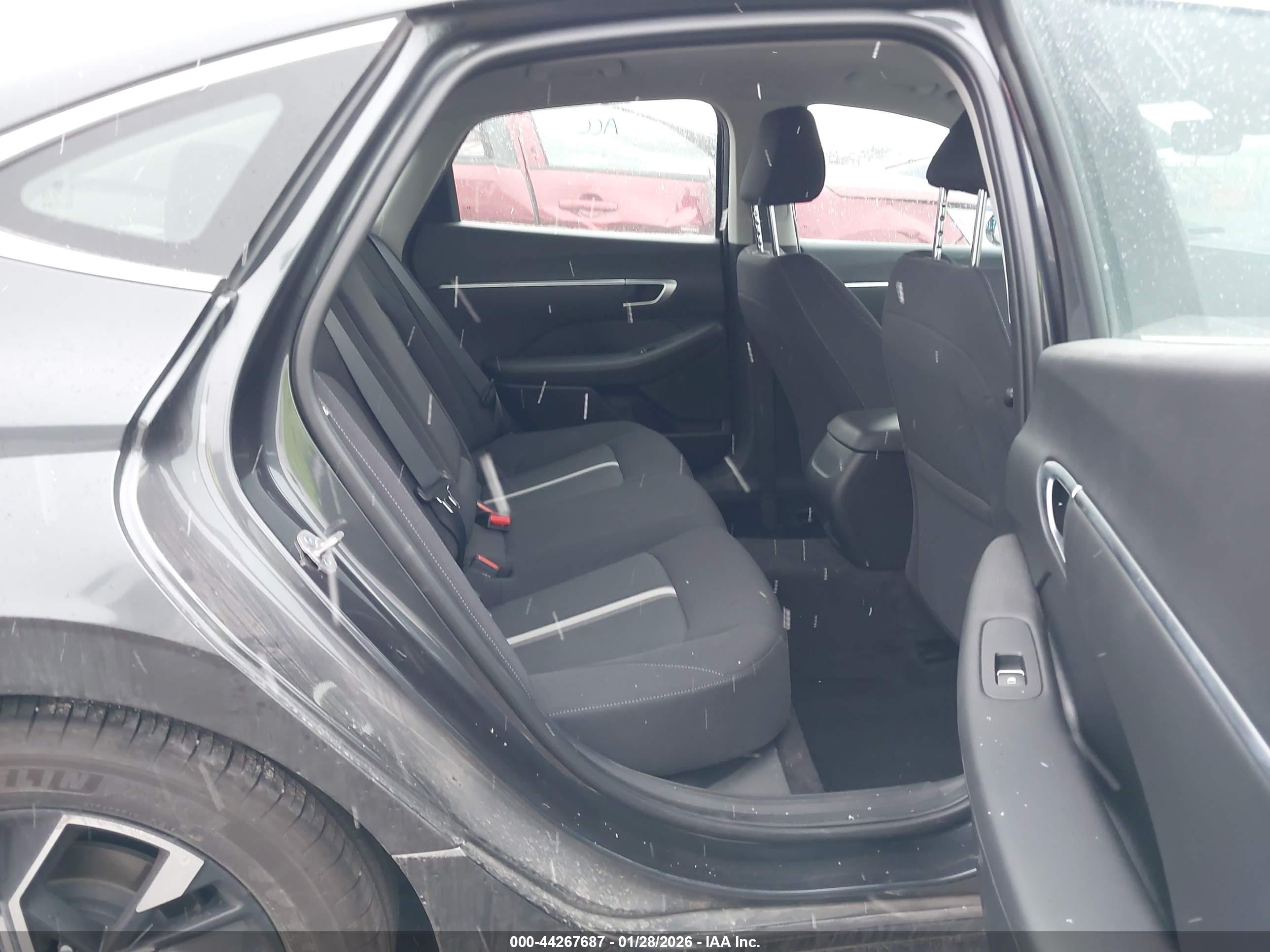 HYUNDAI SONATA image 8
