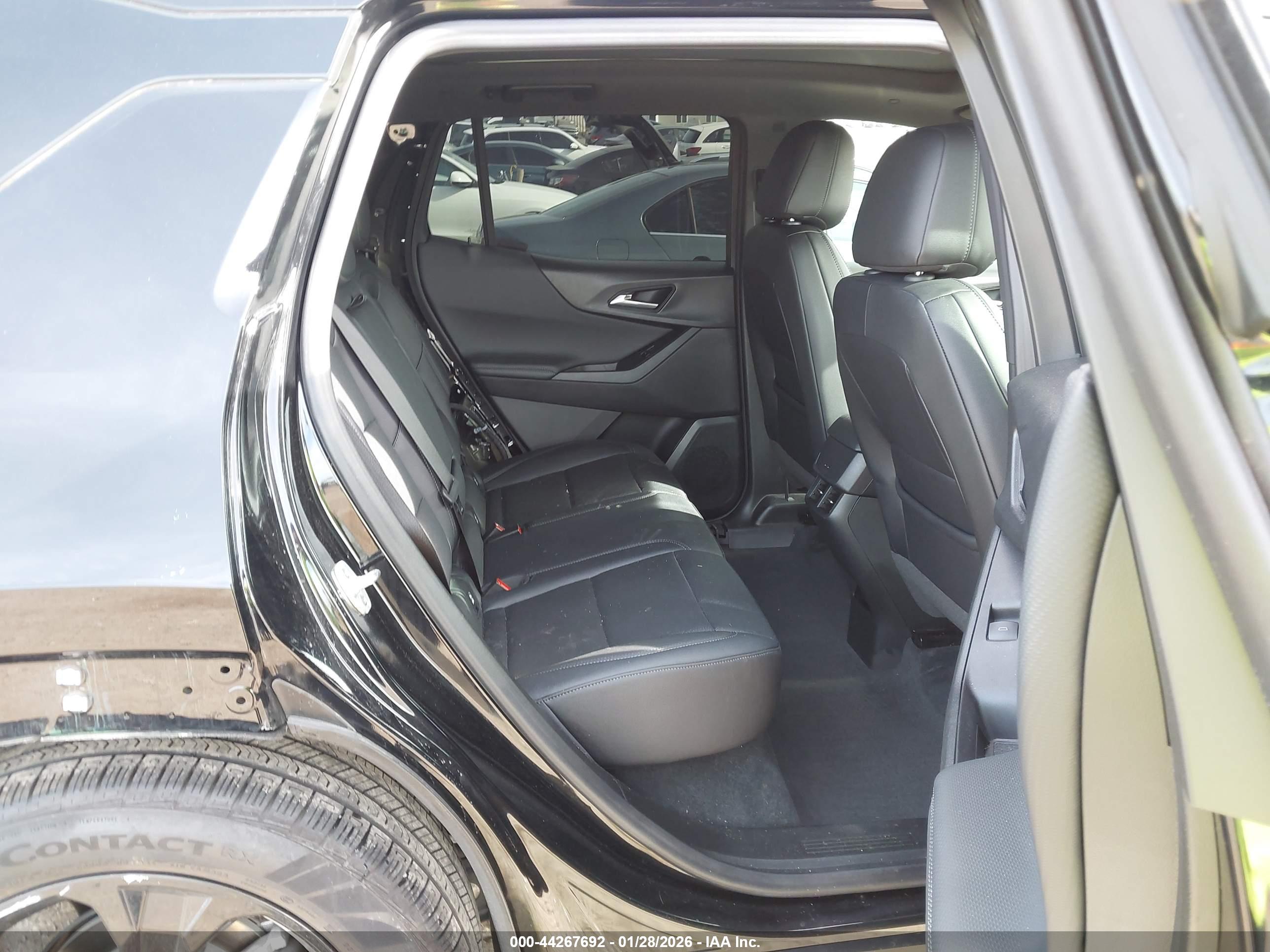 CHEVROLET EQUINOX image 8