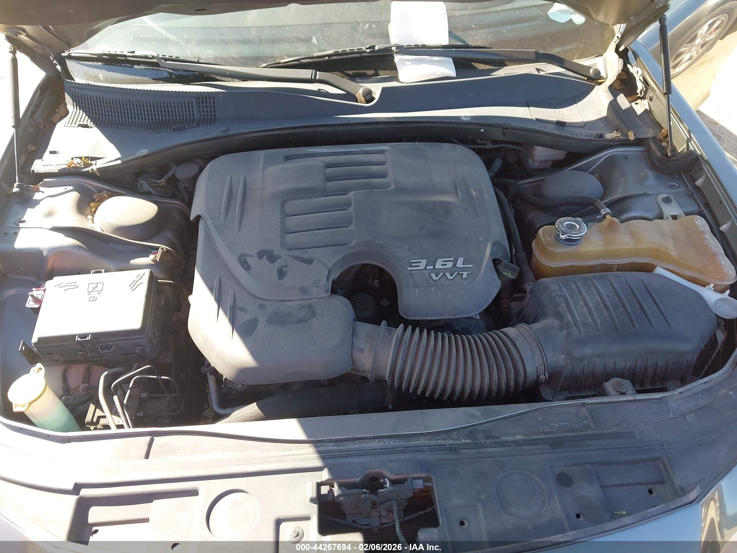 CHRYSLER 300 image 10