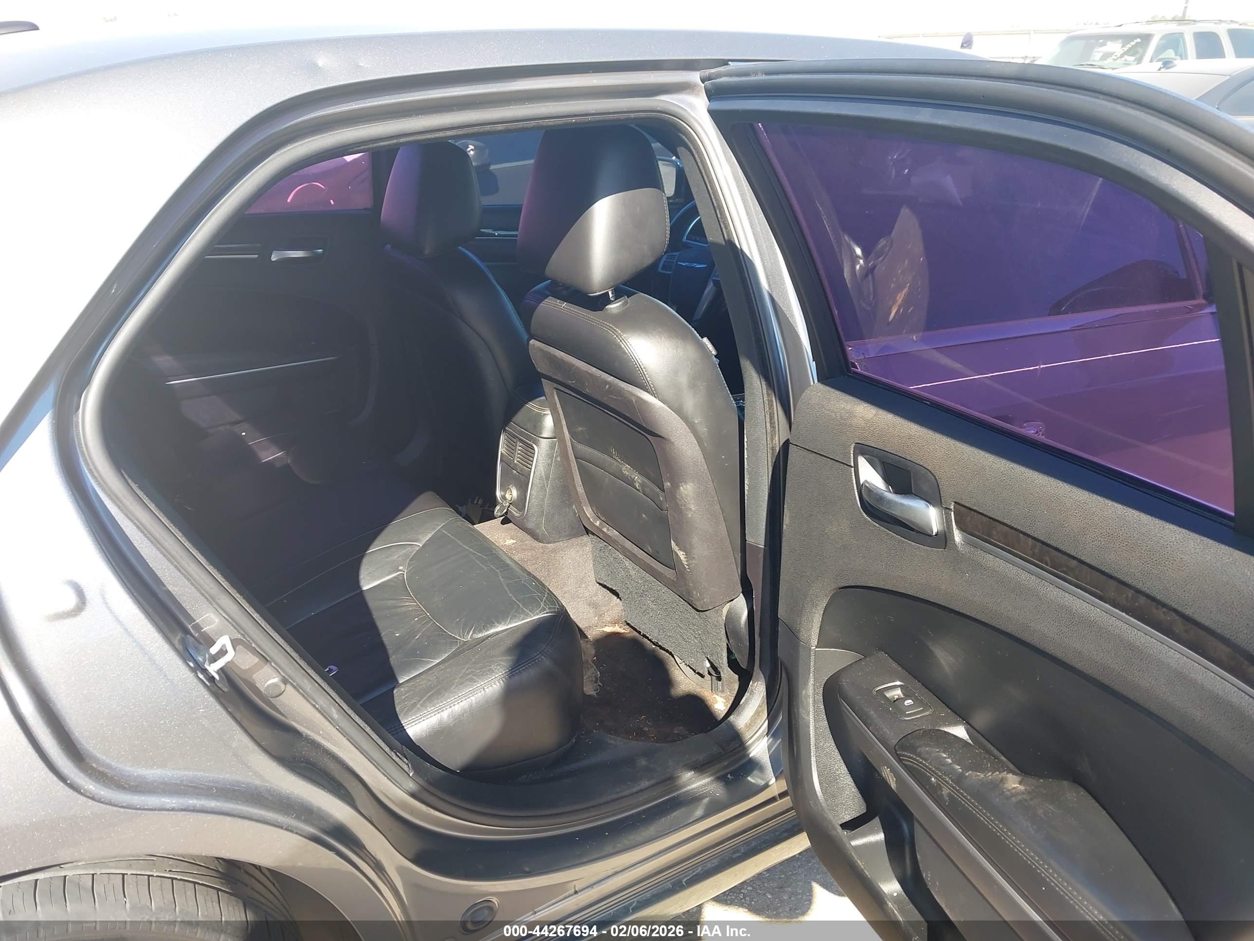 CHRYSLER 300 image 8