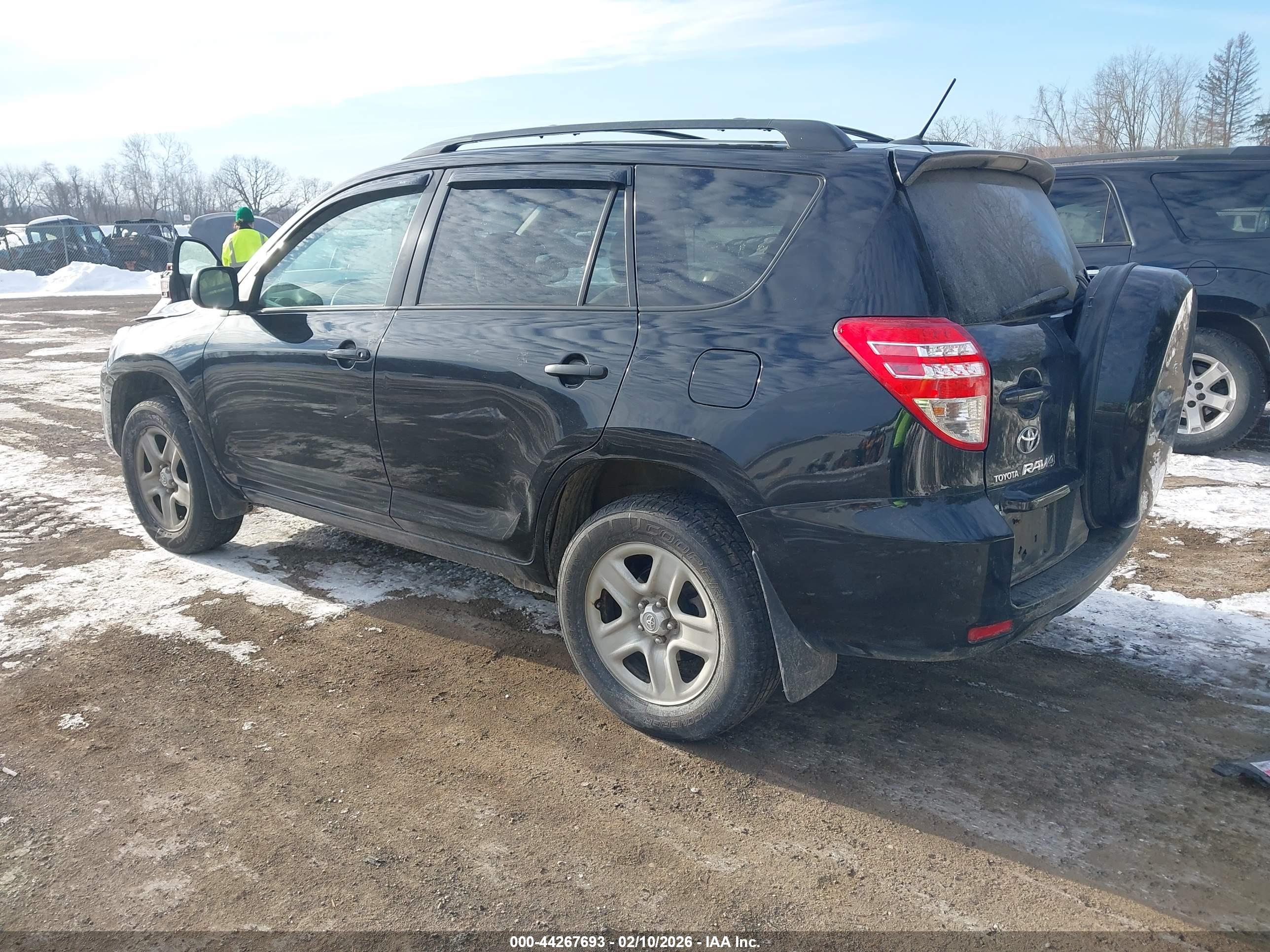 TOYOTA RAV4 image 3