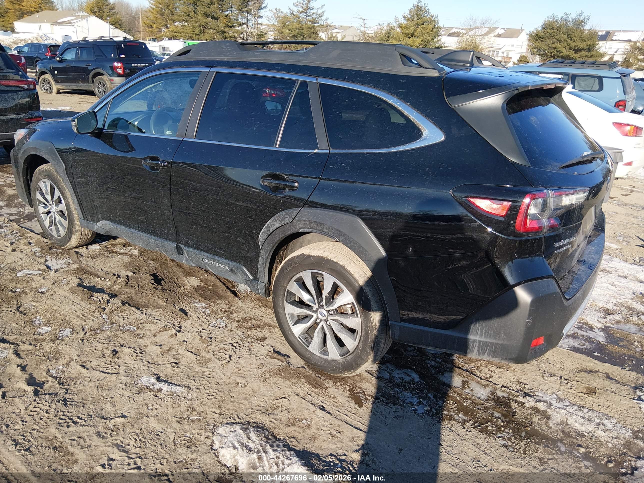 SUBARU OUTBACK image 3