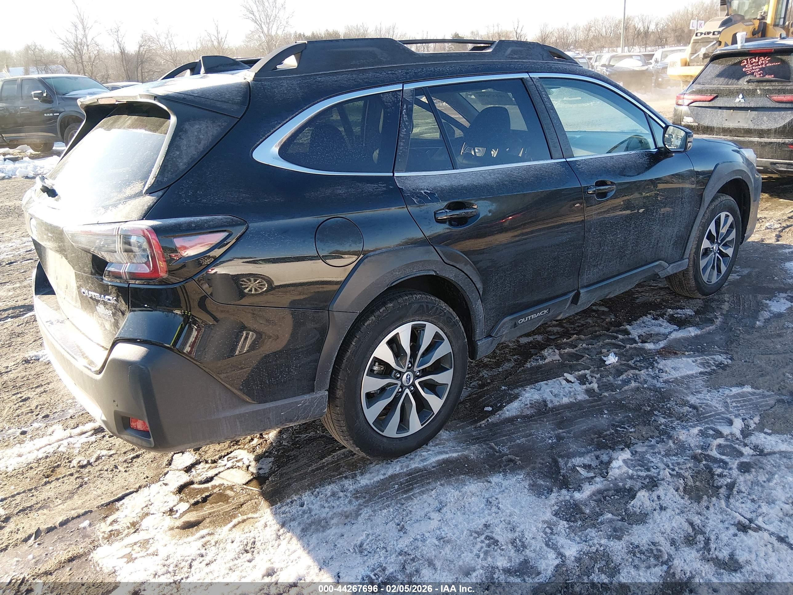 SUBARU OUTBACK image 4