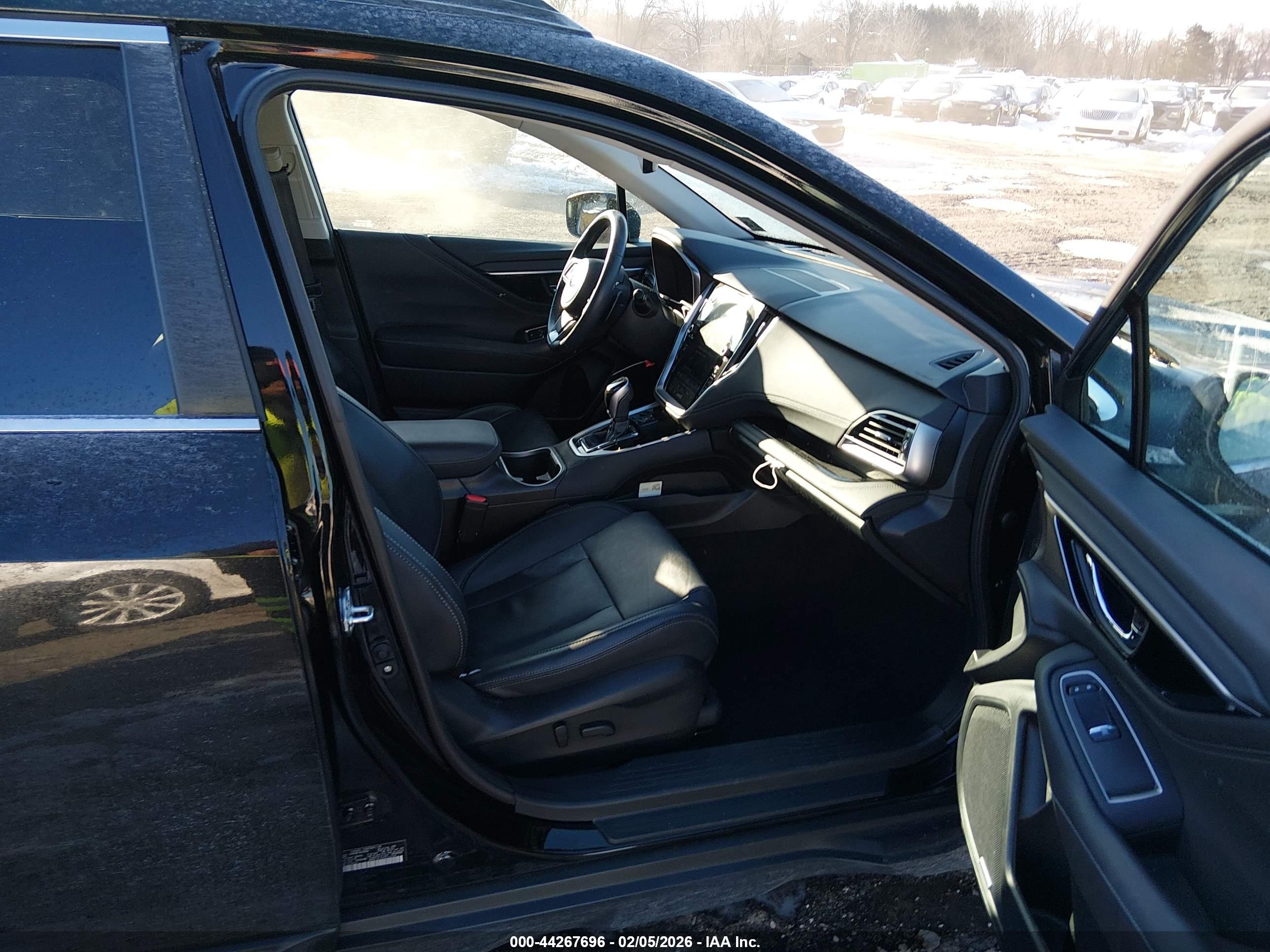 SUBARU OUTBACK image 5