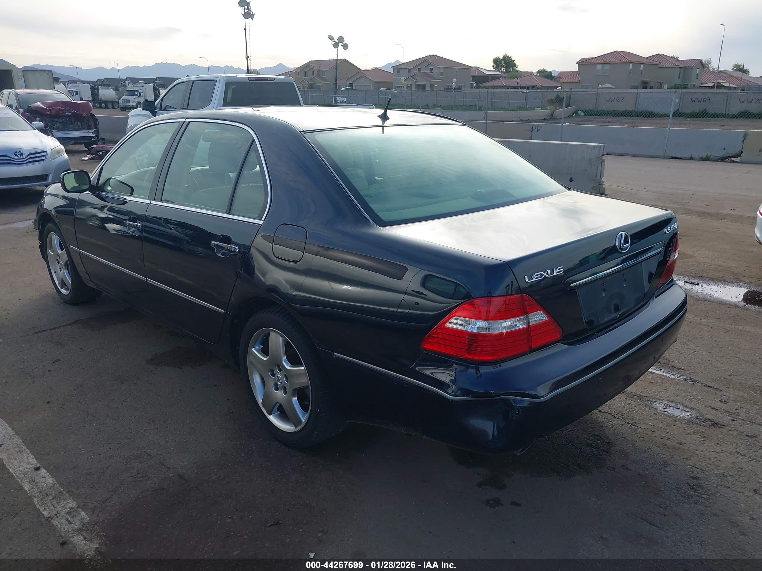 LEXUS LS image 3