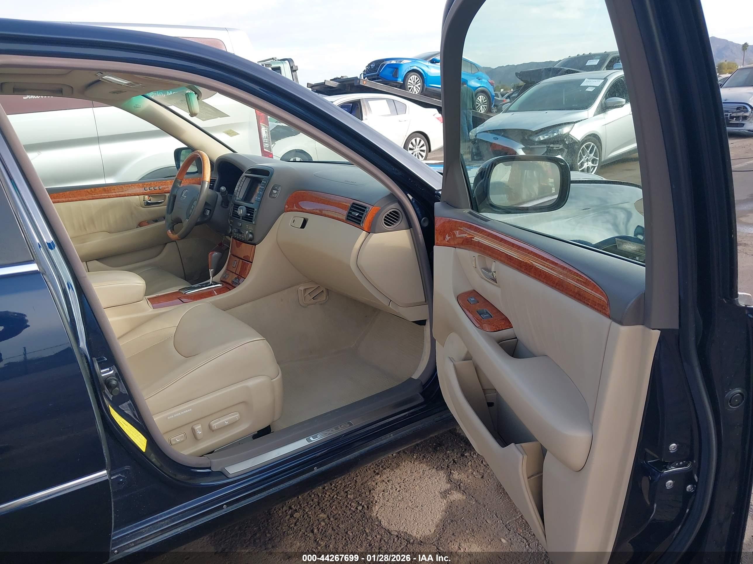 LEXUS LS image 5