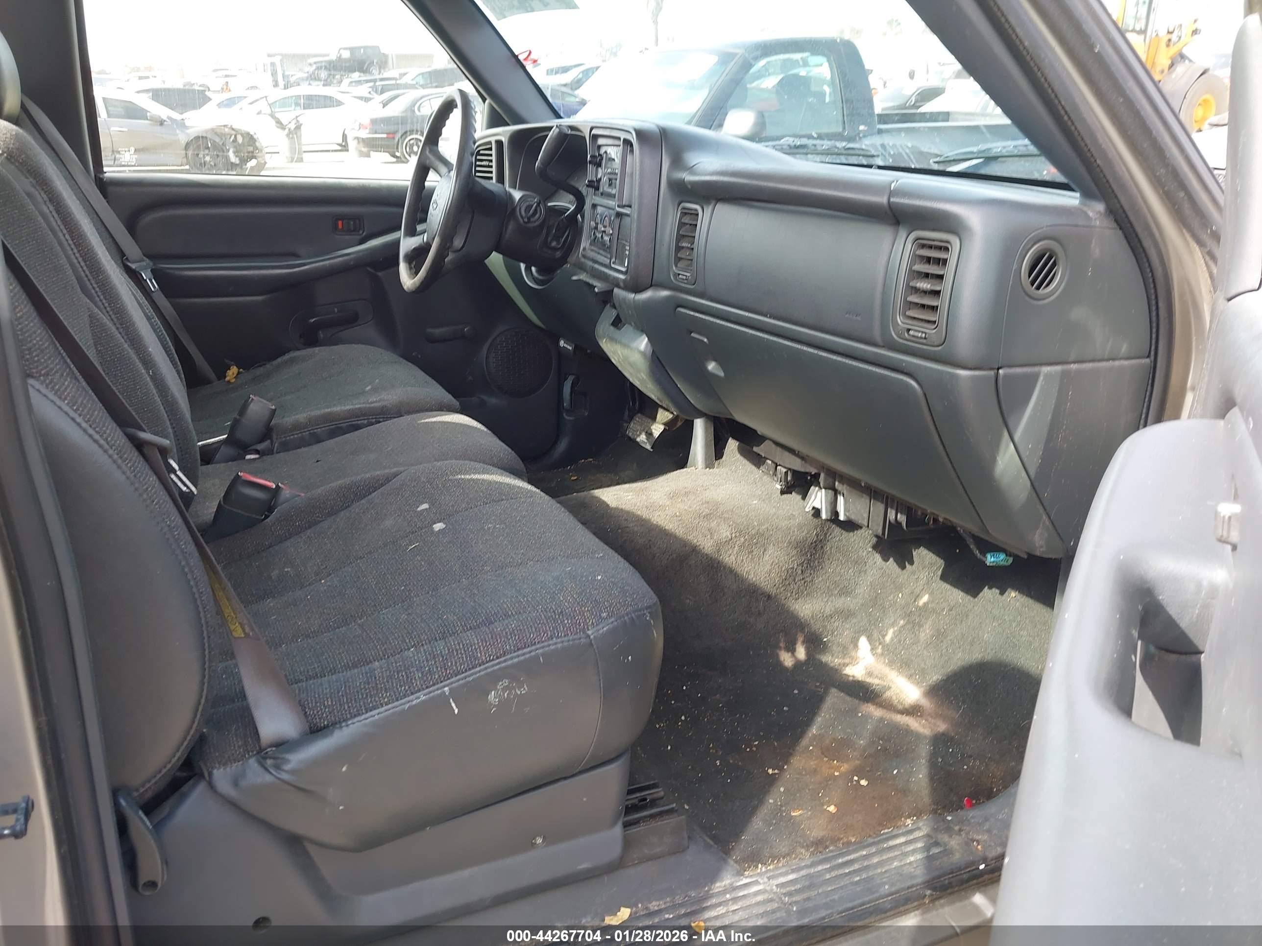 CHEVROLET SILVERADO image 5
