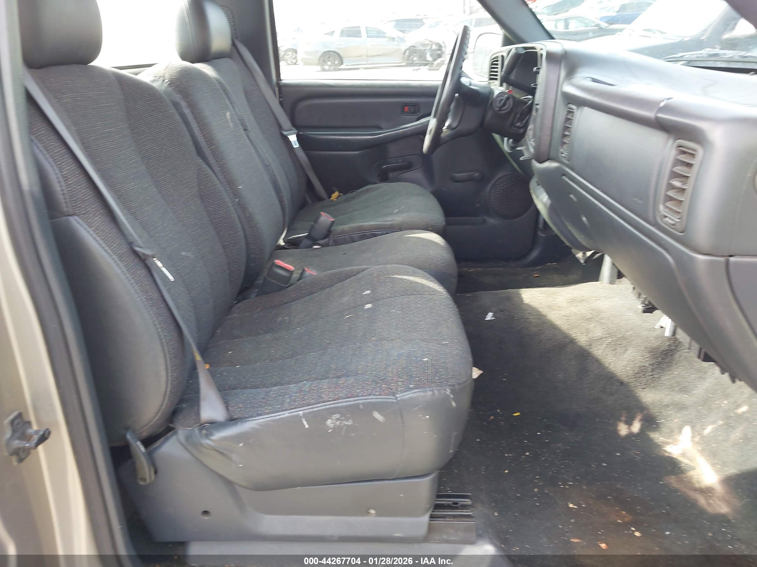 CHEVROLET SILVERADO image 8