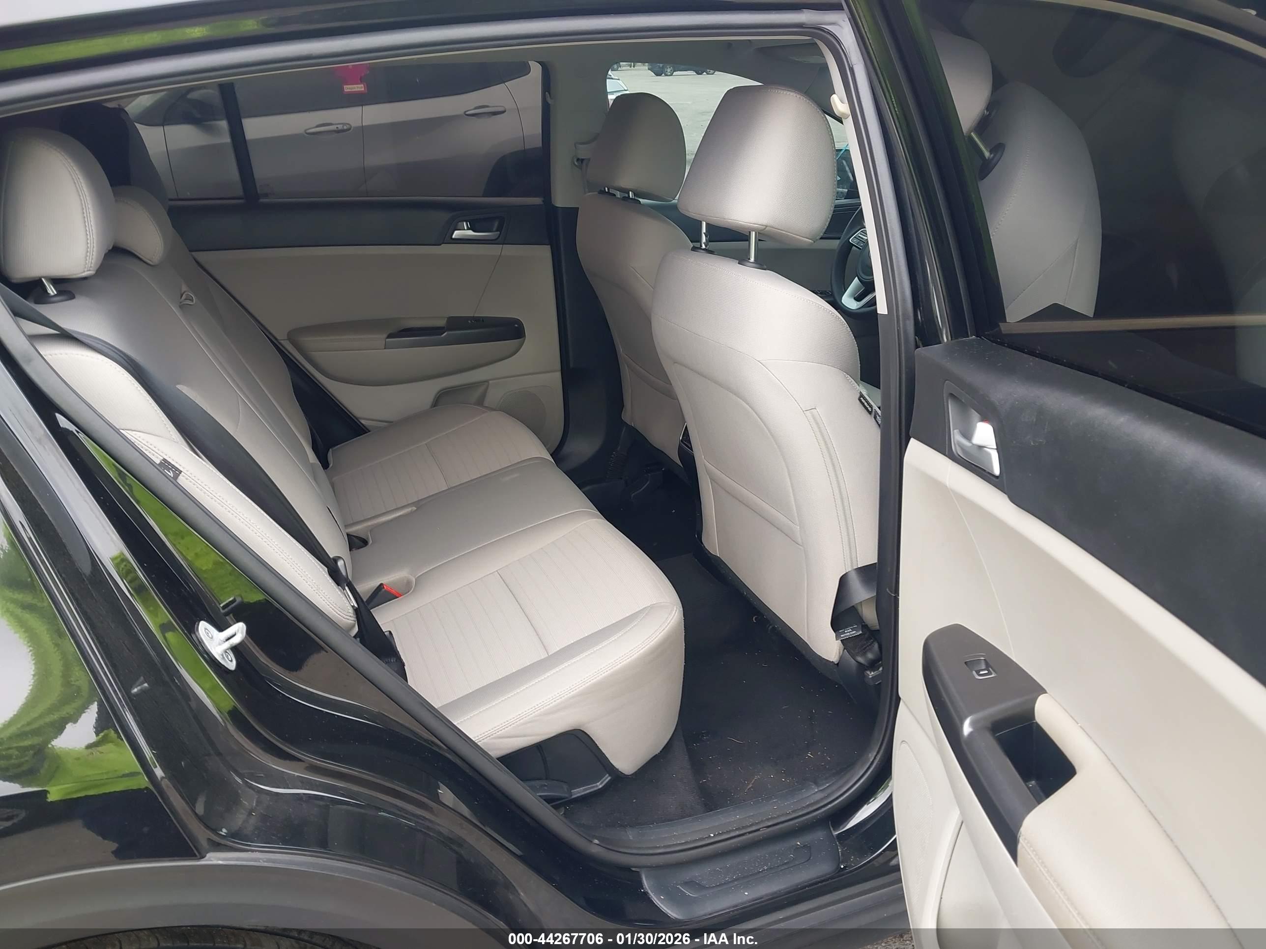 KIA SPORTAGE image 8