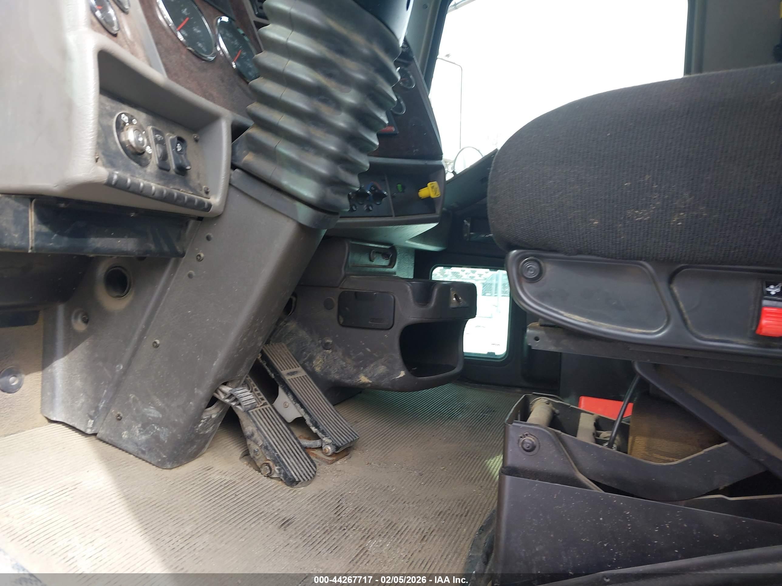 KENWORTH CONSTRUCTION image 8