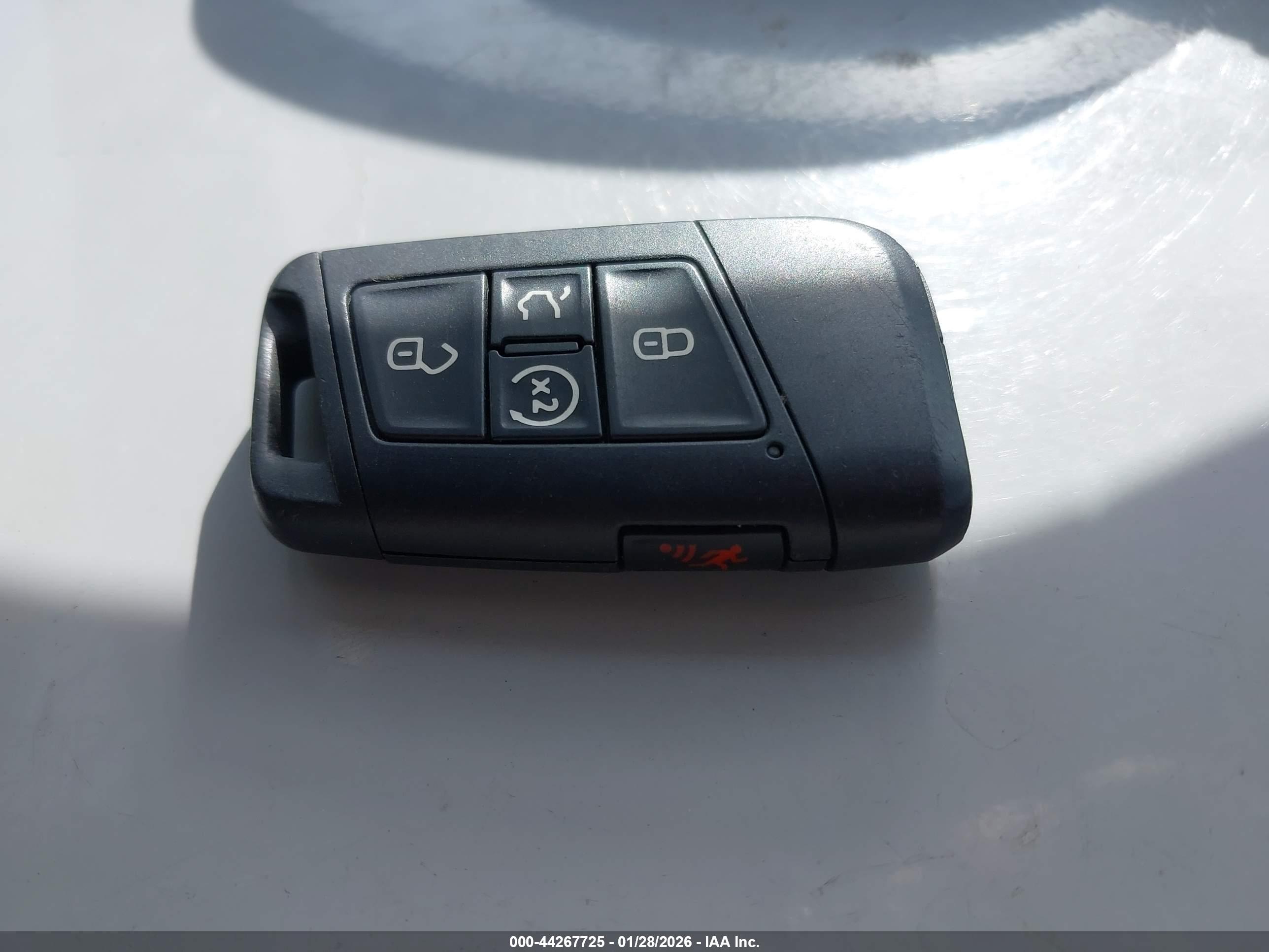 VOLKSWAGEN TAOS image 11