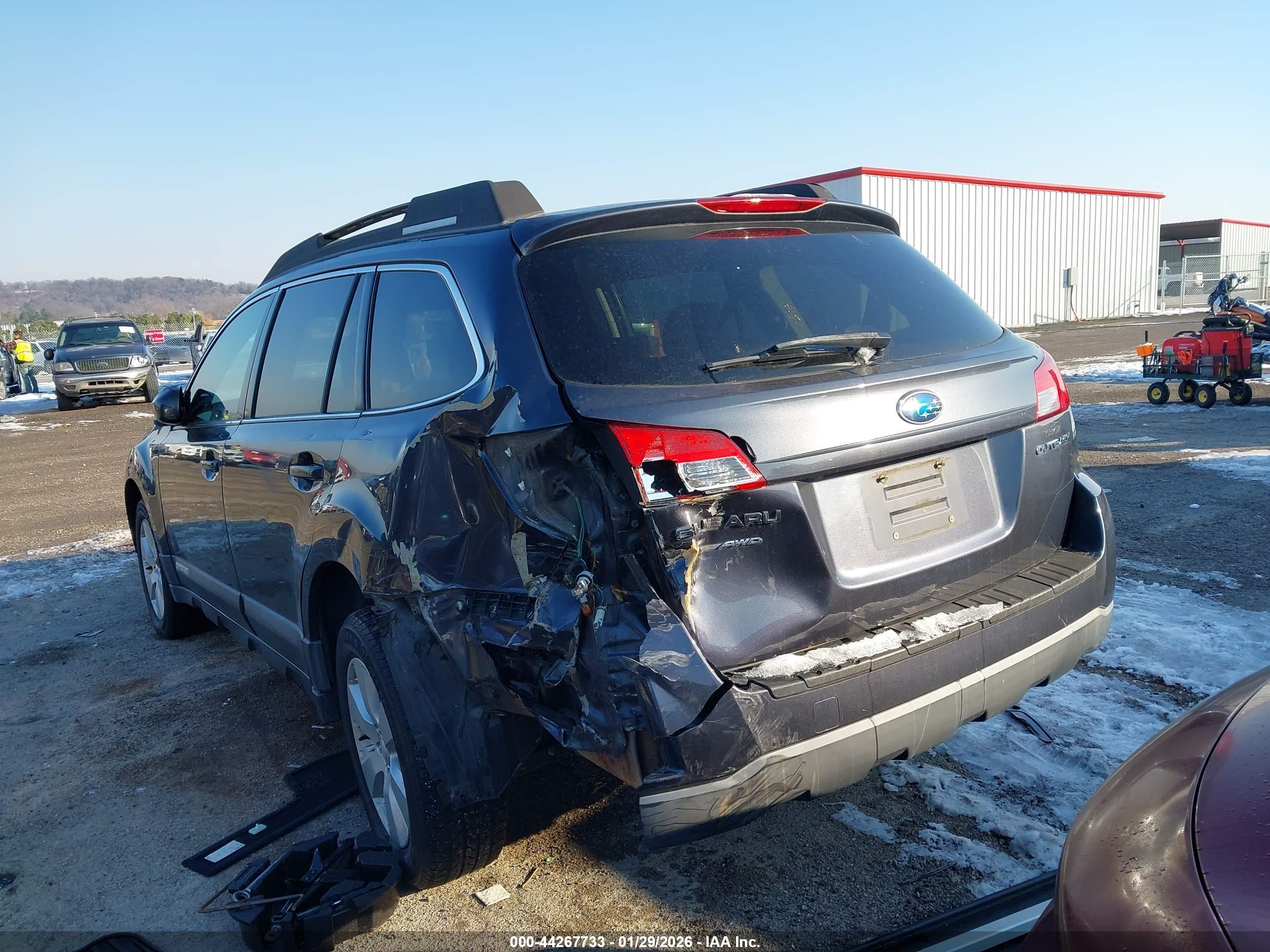 SUBARU OUTBACK image 3