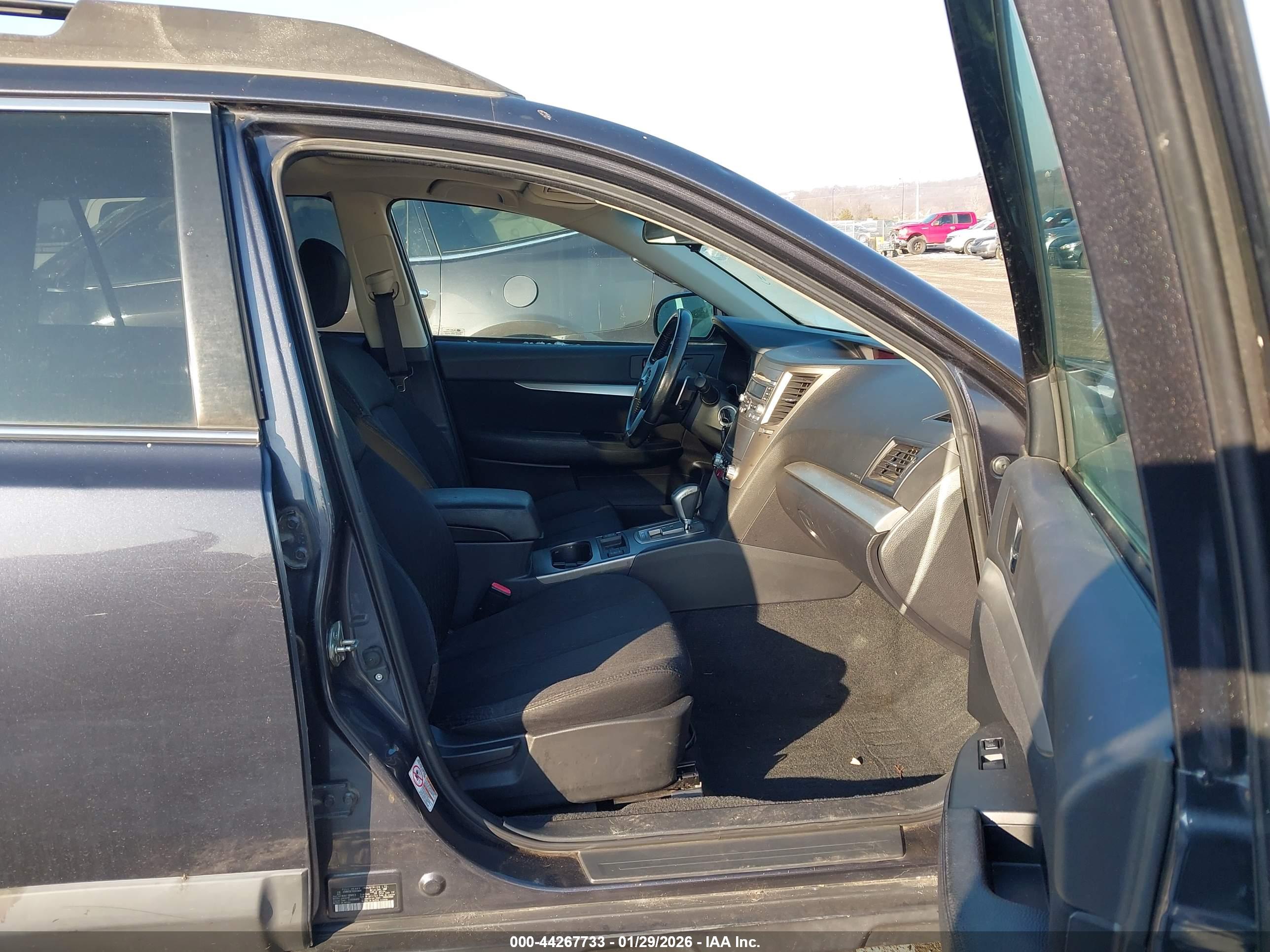 SUBARU OUTBACK image 5
