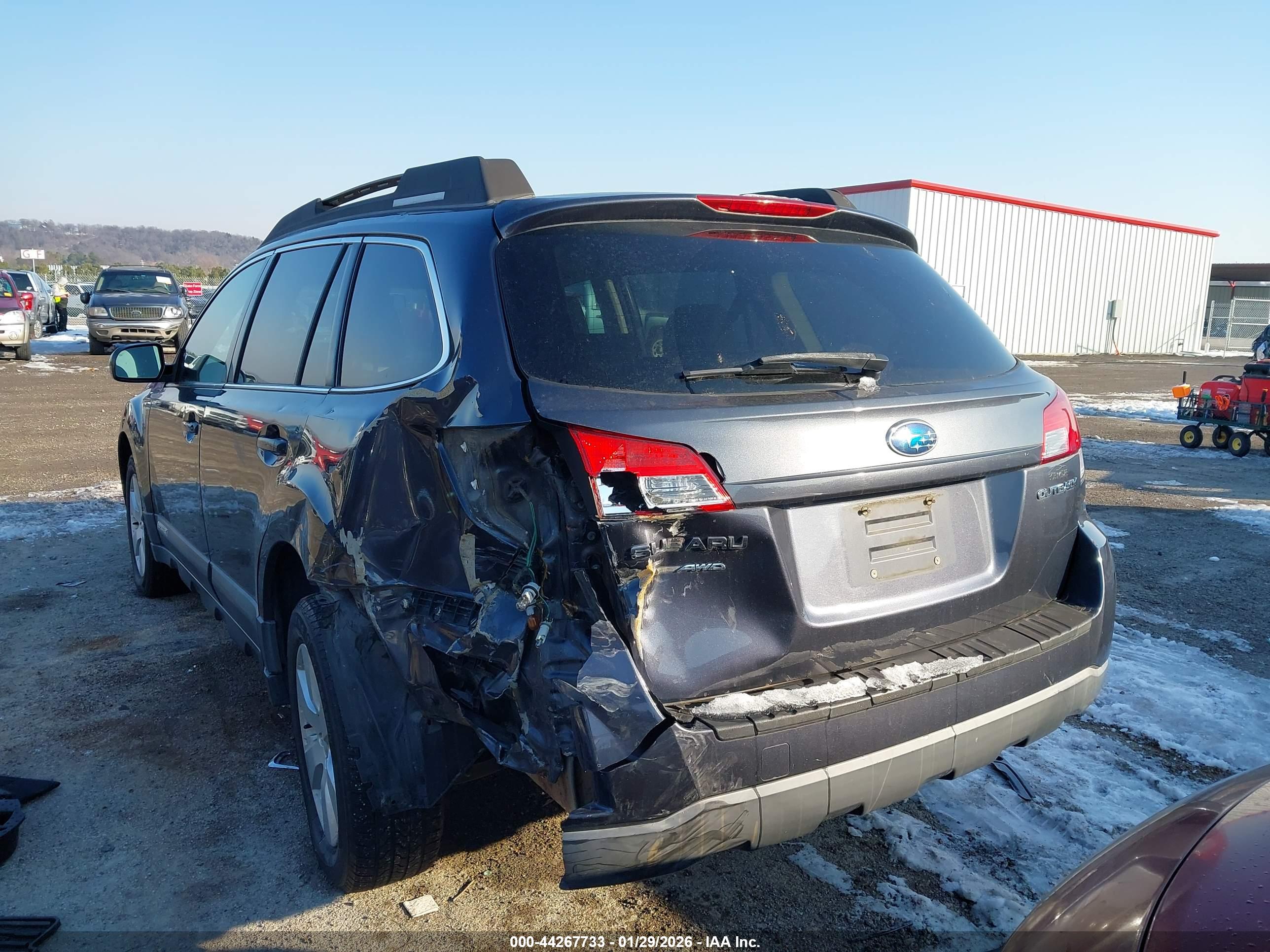SUBARU OUTBACK image 6