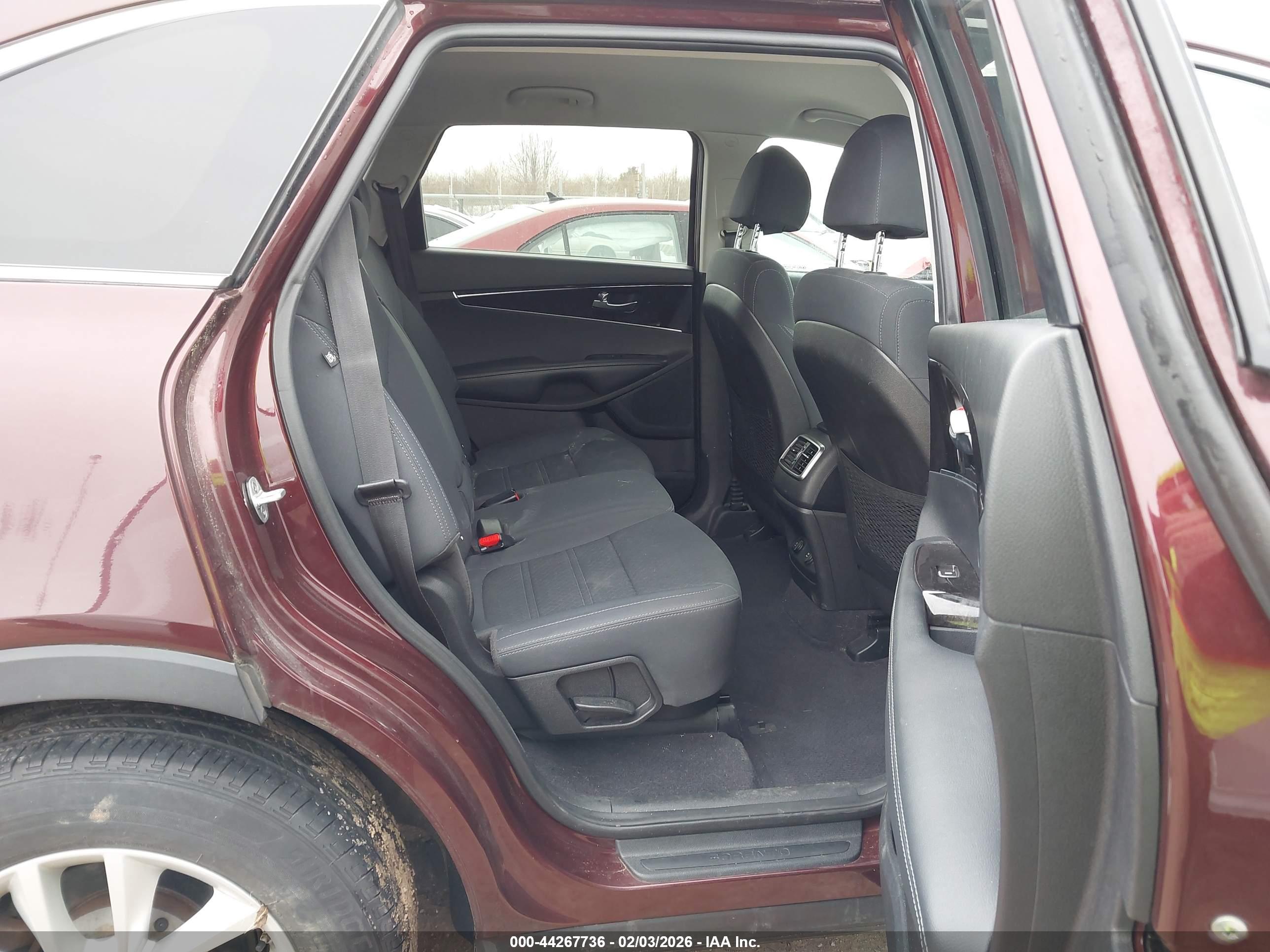 KIA SORENTO image 8
