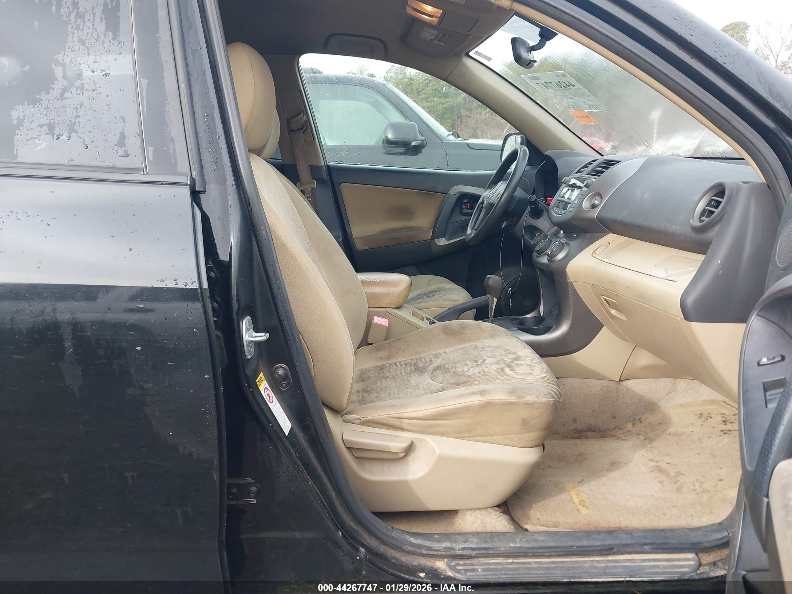 TOYOTA RAV4 image 5
