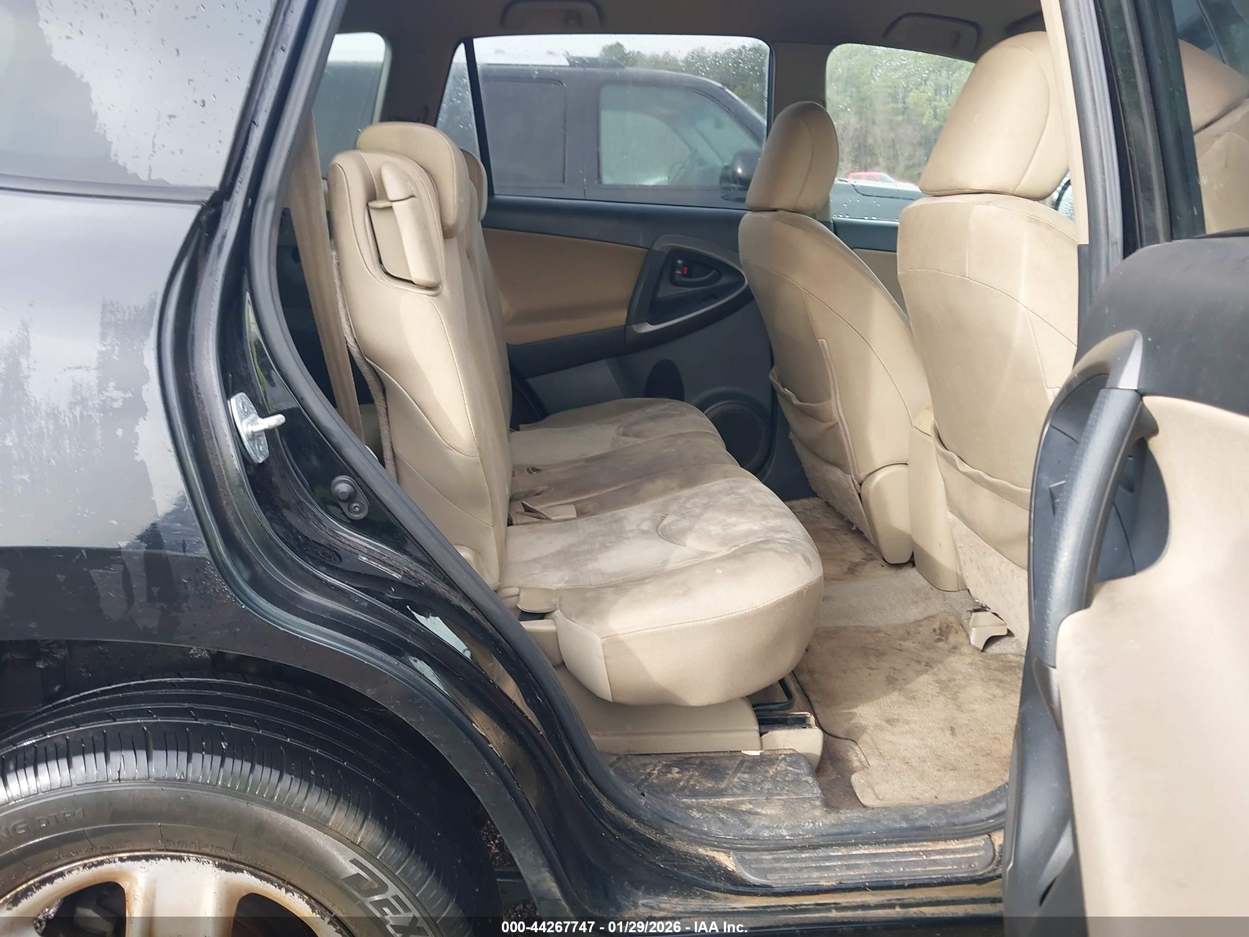 TOYOTA RAV4 image 8