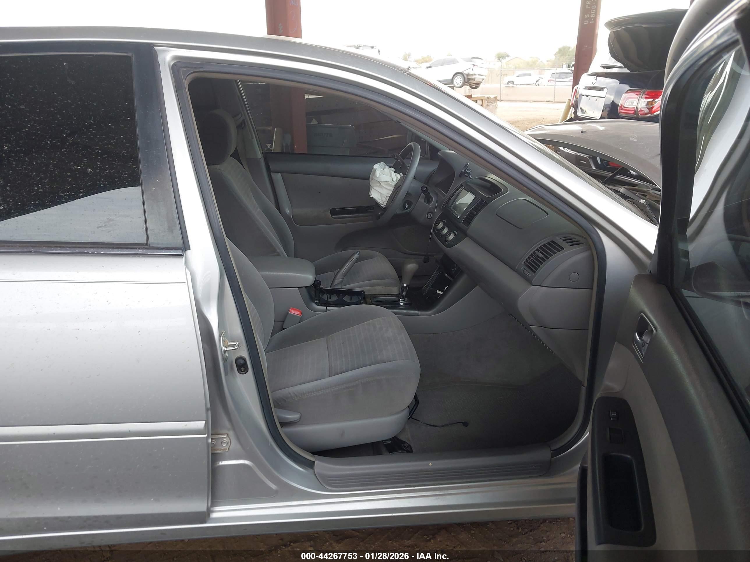 TOYOTA CAMRY image 5