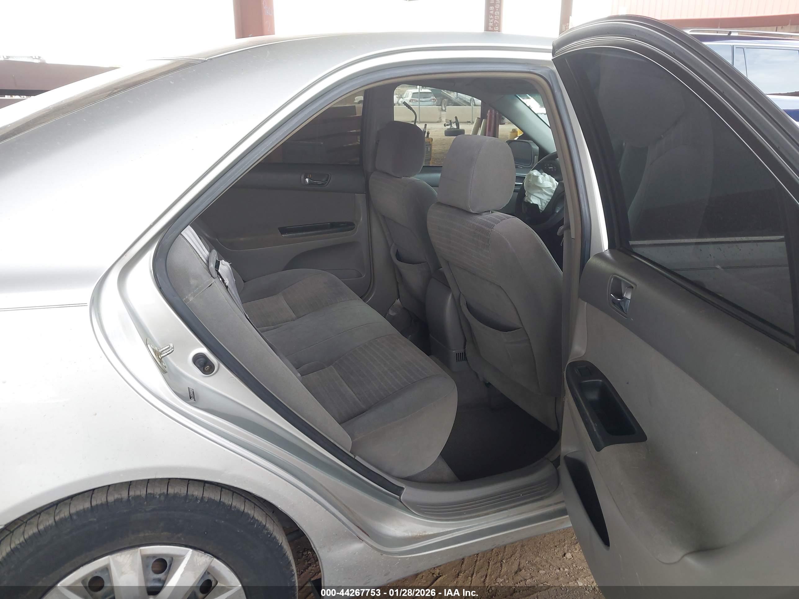 TOYOTA CAMRY image 8