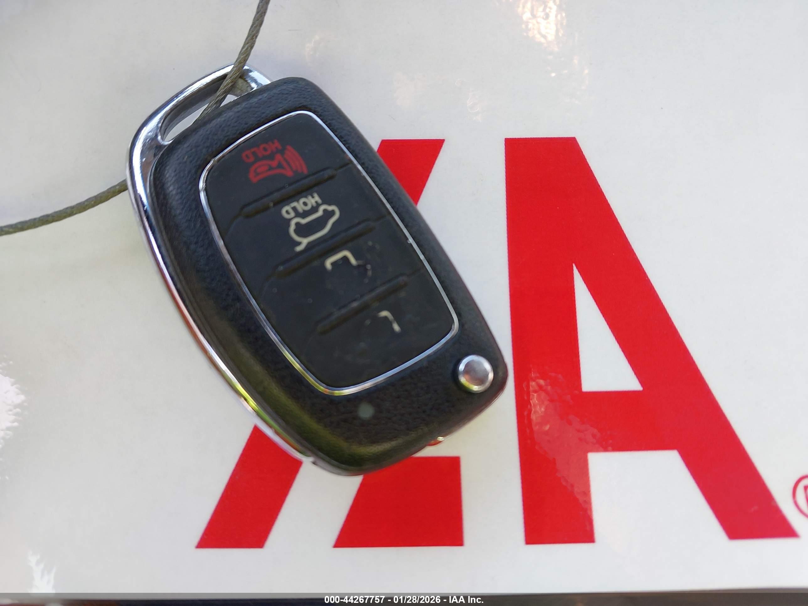 HYUNDAI SANTA image 11