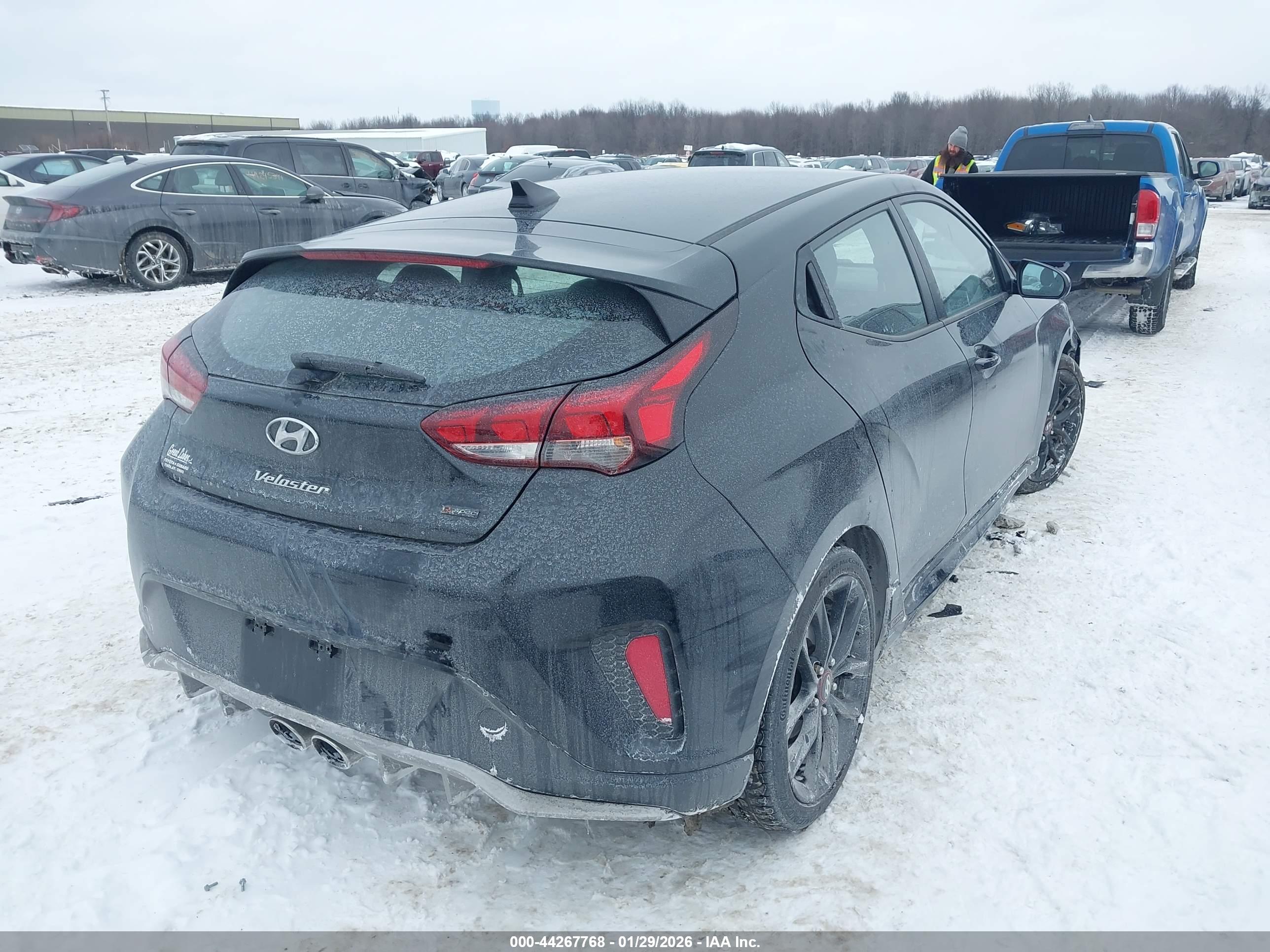 HYUNDAI VELOSTER image 4