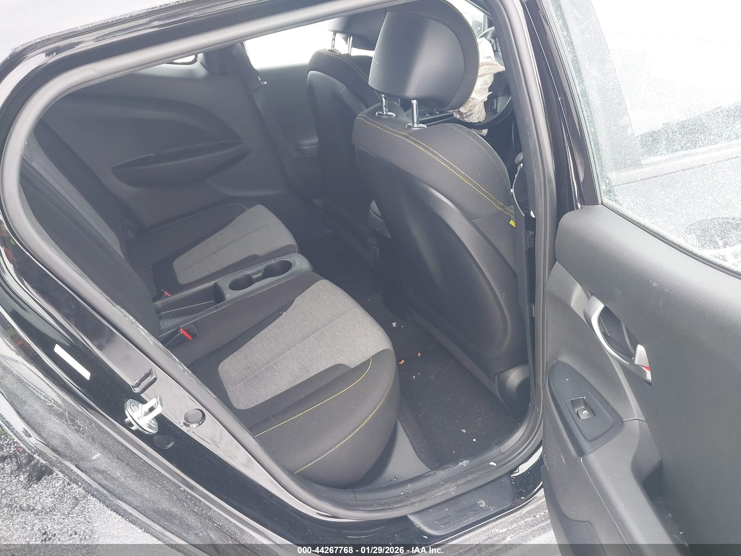 HYUNDAI VELOSTER image 8