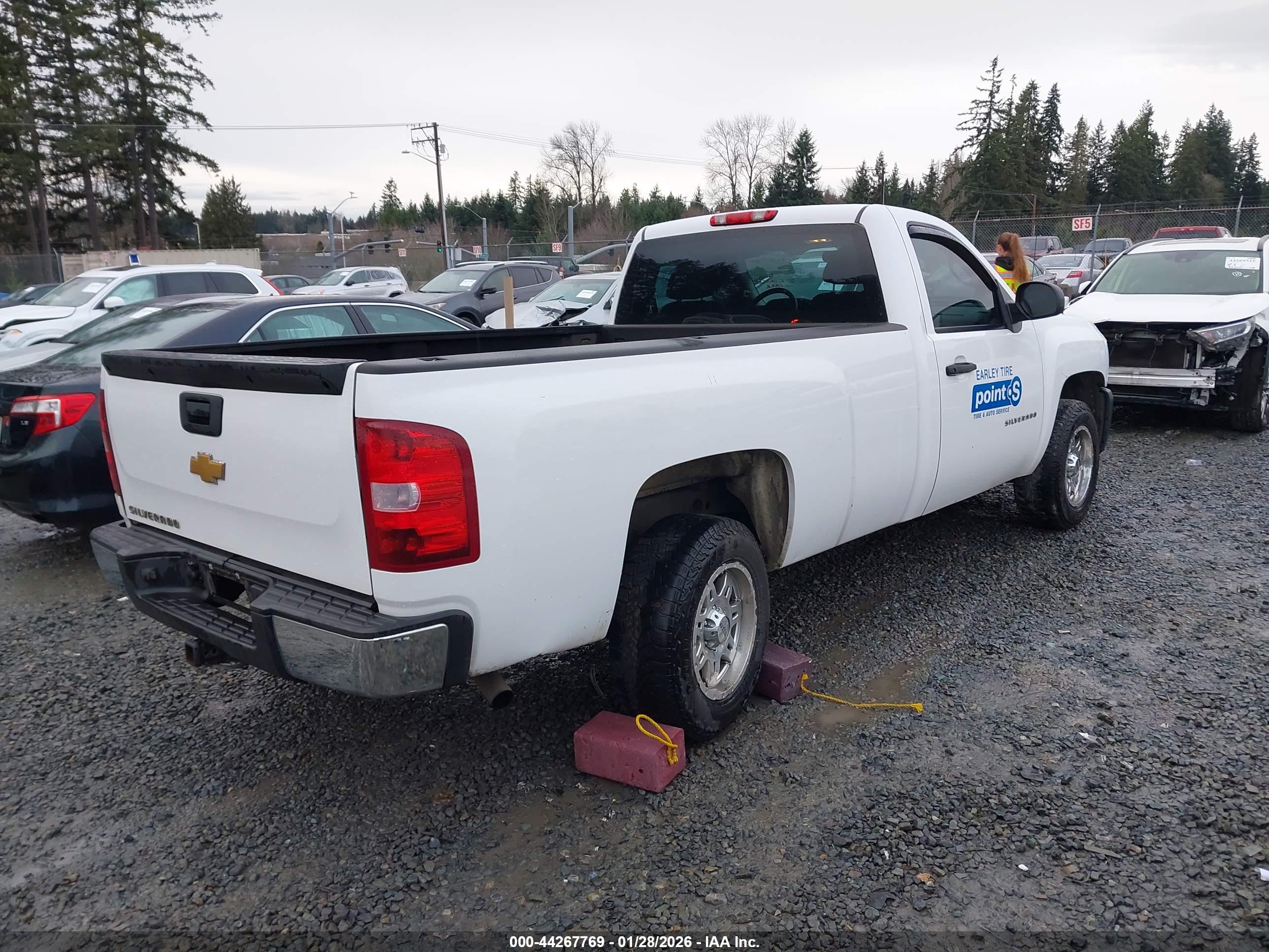 CHEVROLET SILVERADO image 4