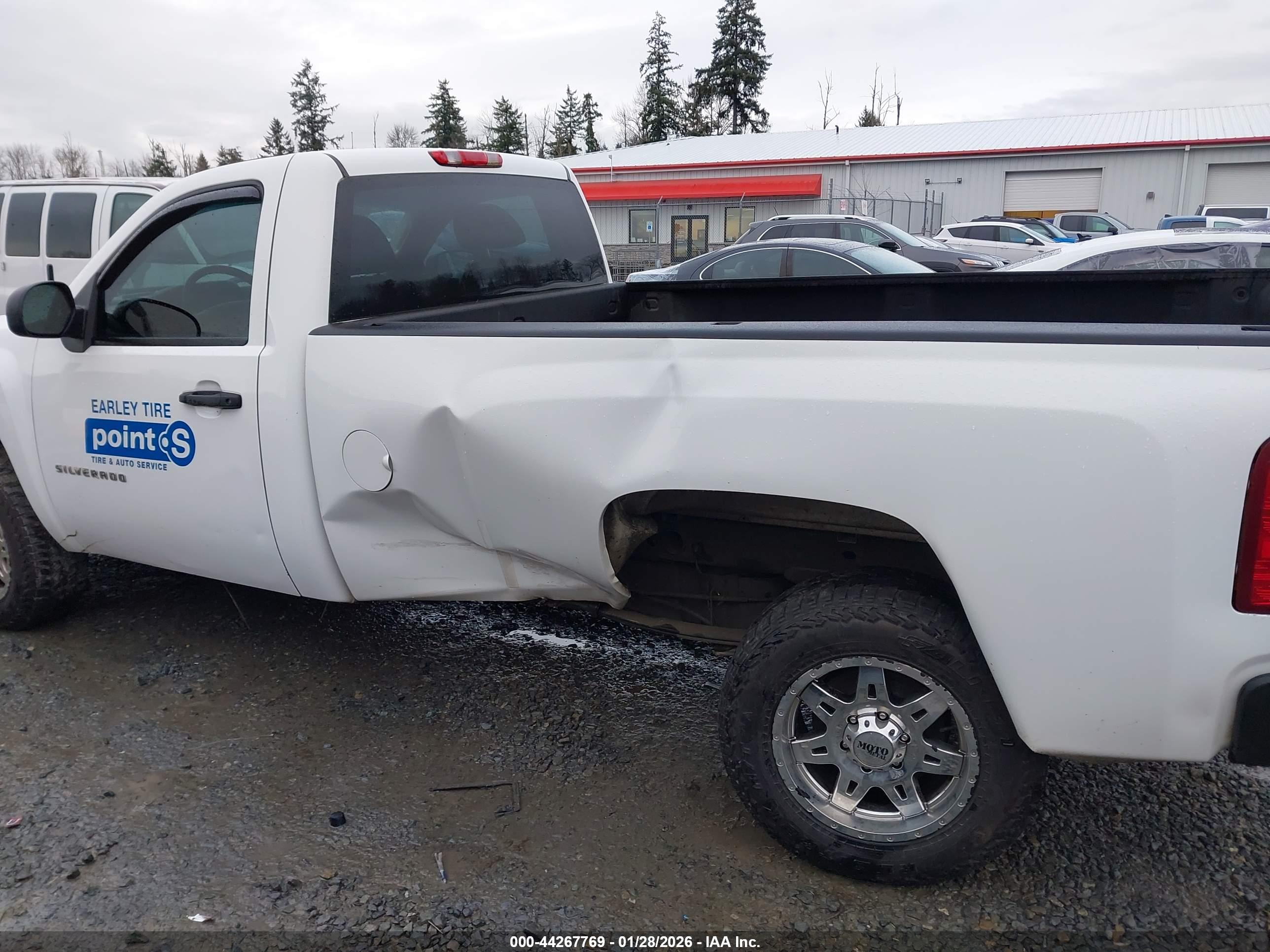 CHEVROLET SILVERADO image 6