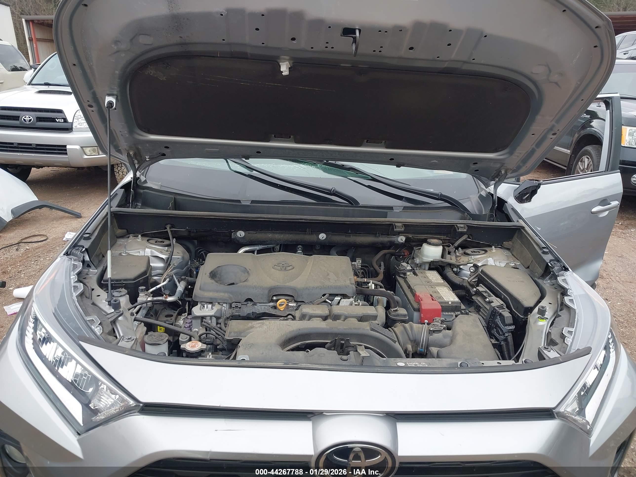 TOYOTA RAV4 image 10