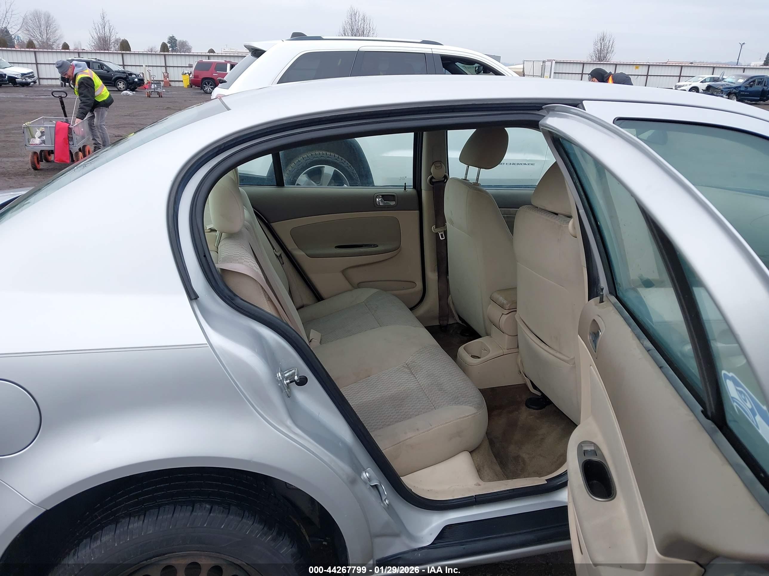 CHEVROLET COBALT image 8